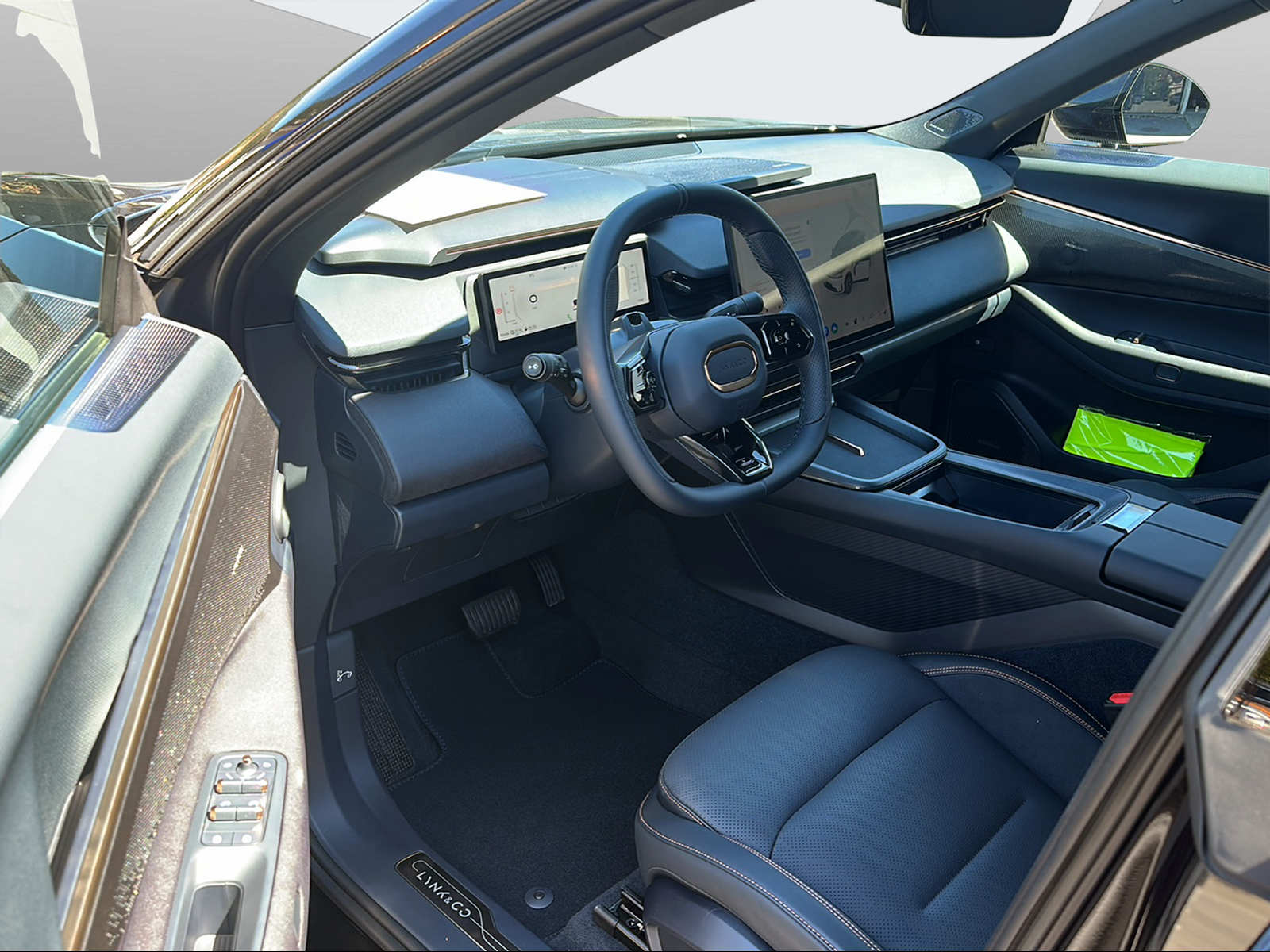 LYNK & CO 08-image-10