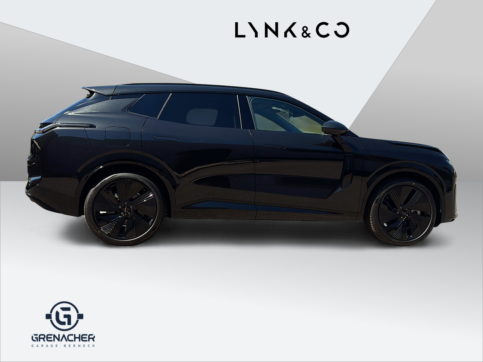 LYNK & CO 08-showroom-element-1