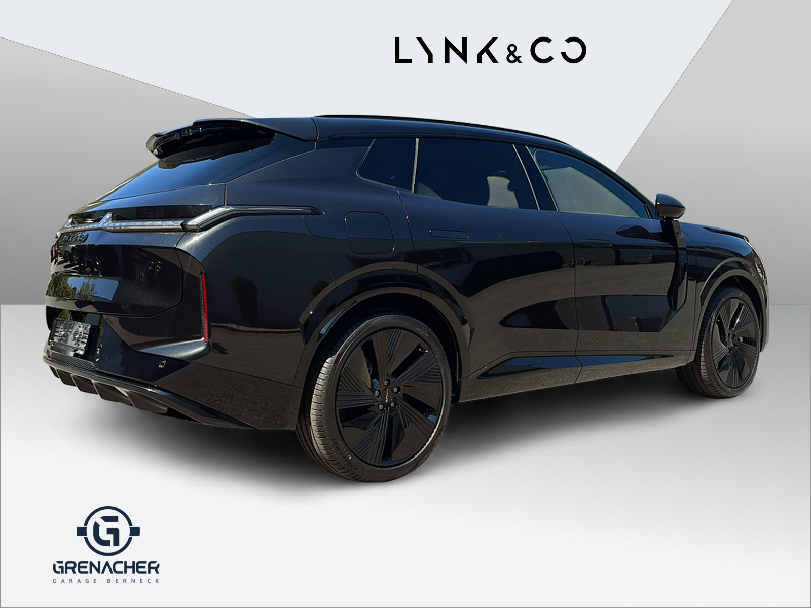 LYNK & CO 08-showroom-element-3