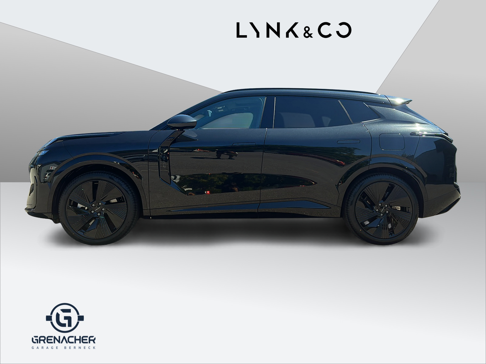 LYNK & CO 08-showroom-element-2