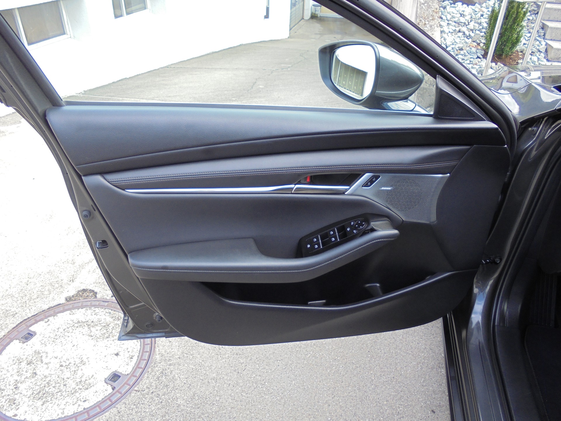 MAZDA 3 Hatchback SKYACTIV-X MHybrid 186 Revolution AWD Automat-image-12