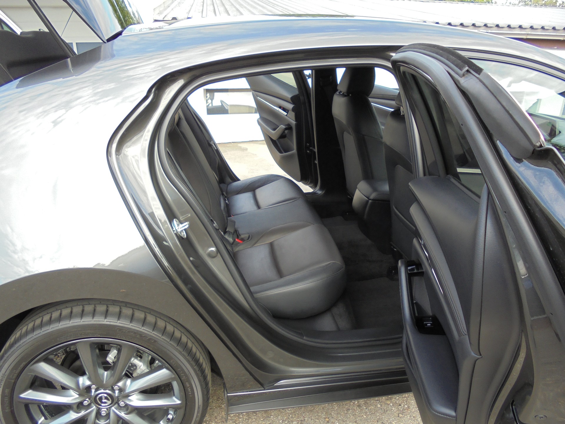 MAZDA 3 Hatchback SKYACTIV-X MHybrid 186 Revolution AWD Automat-image-8