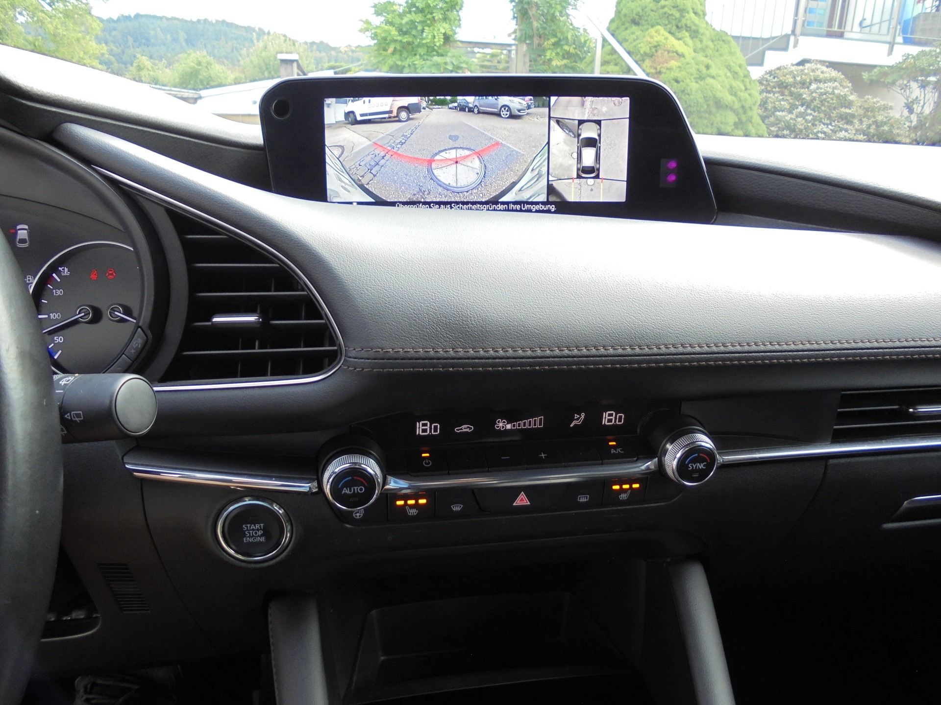 MAZDA 3 Hatchback SKYACTIV-X MHybrid 186 Revolution AWD Automat-image-11