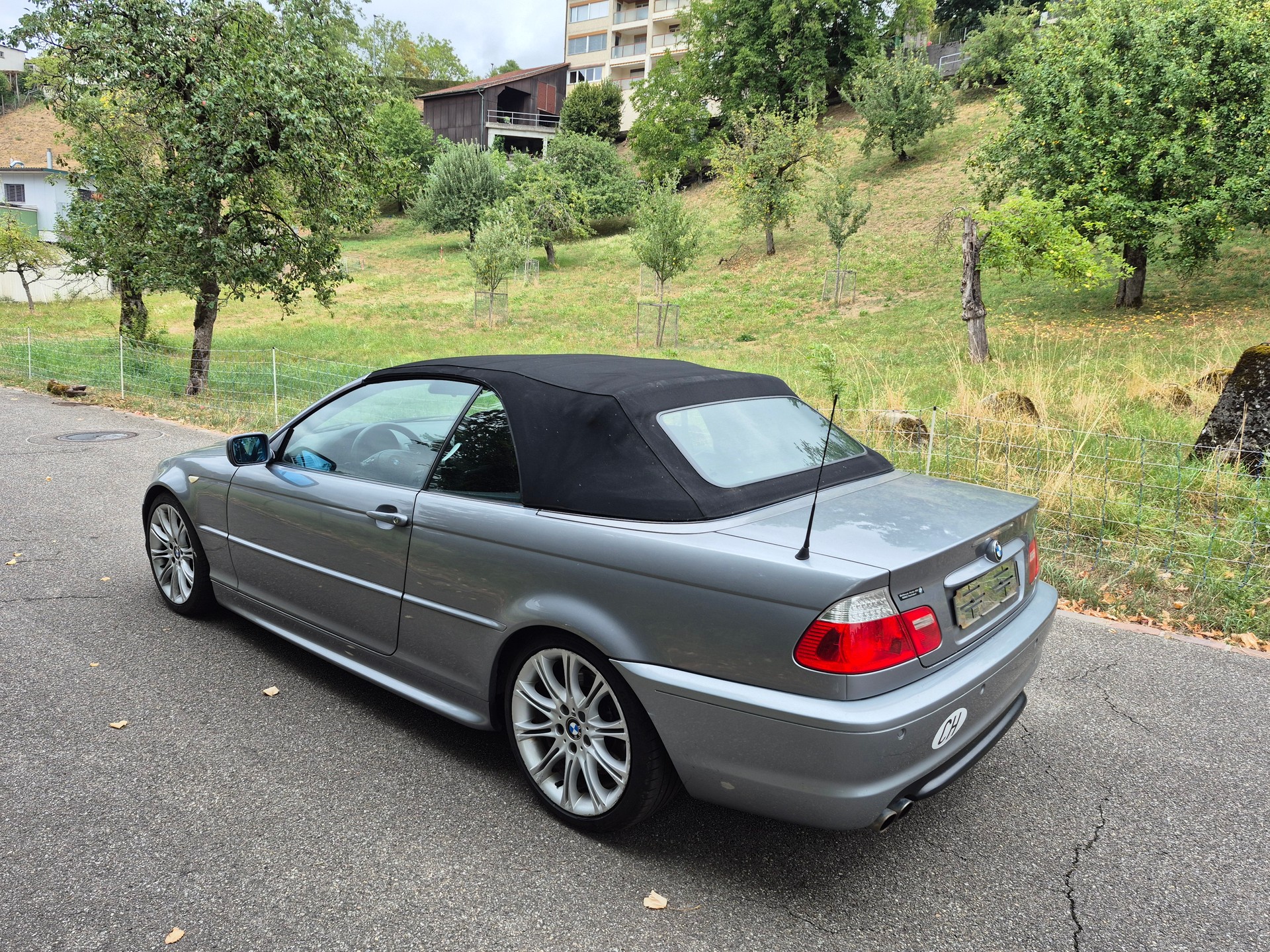 BMW 330Ci Cabriolet-image-5