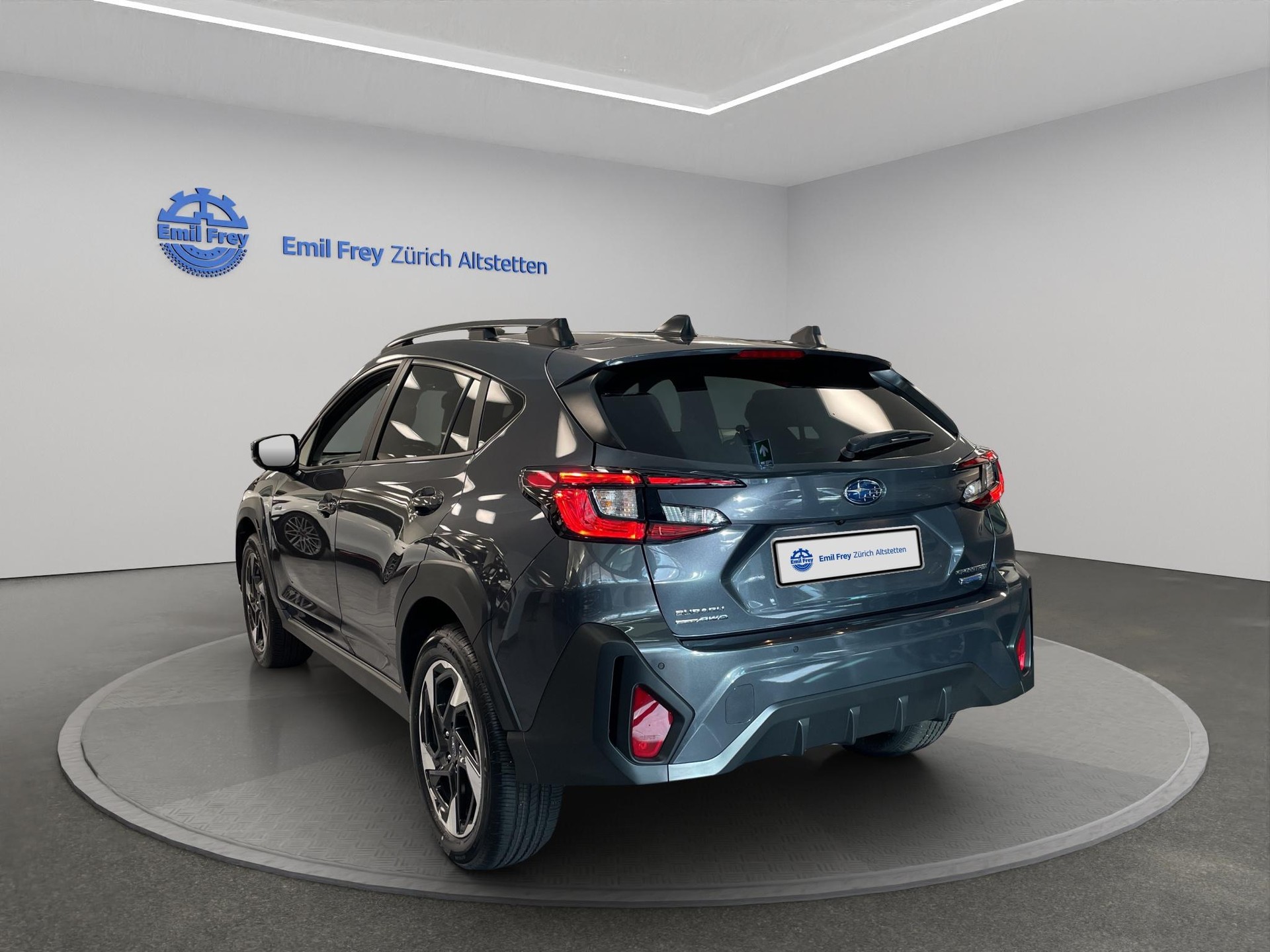 SUBARU Crosstrek 2.0i e-Boxer Luxury-showroom-element-1
