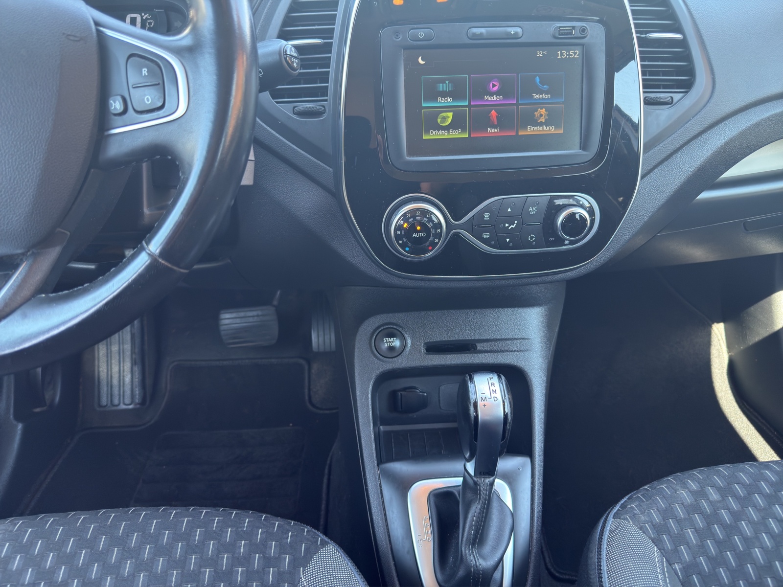 RENAULT Captur 1.3 T 16V Intens EDC-image-10