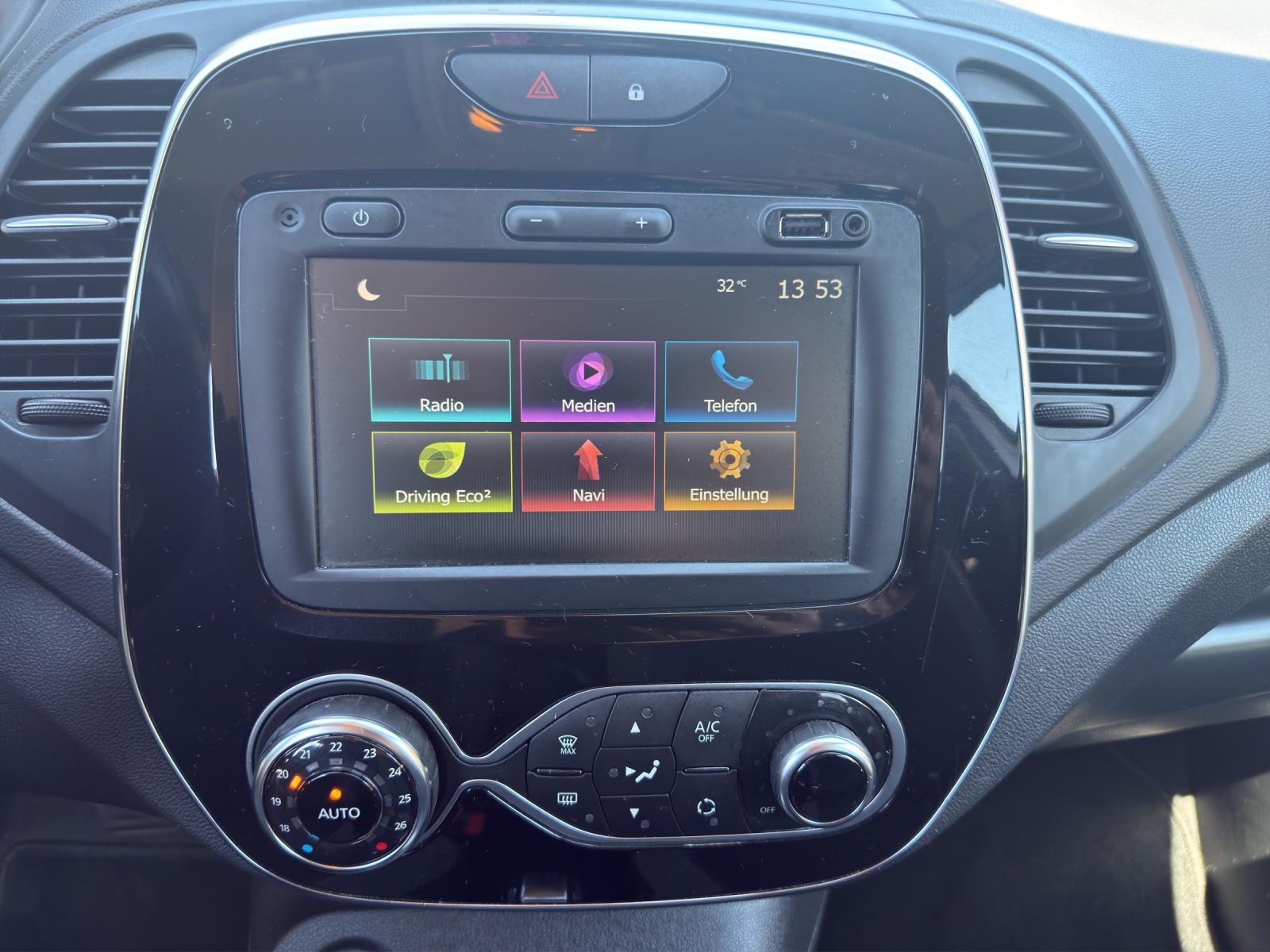 RENAULT Captur 1.3 T 16V Intens EDC-image-13