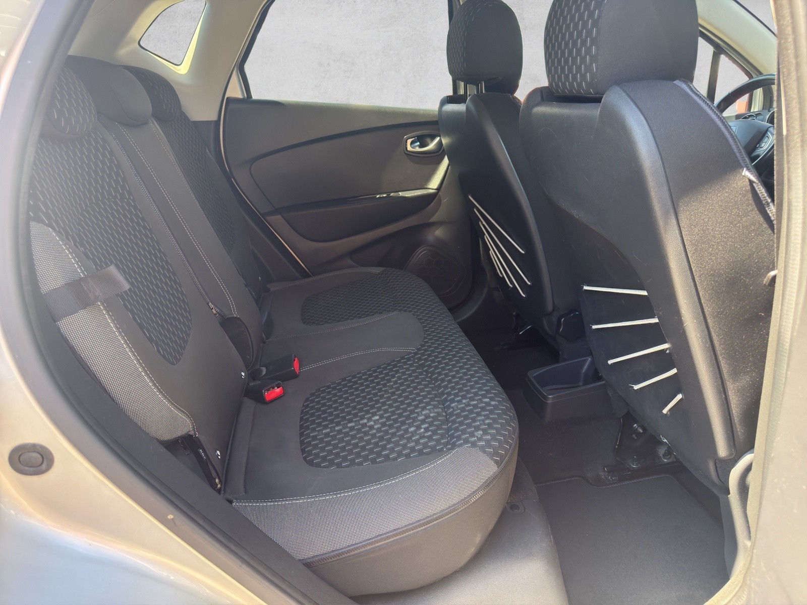 RENAULT Captur 1.3 T 16V Intens EDC-image-15