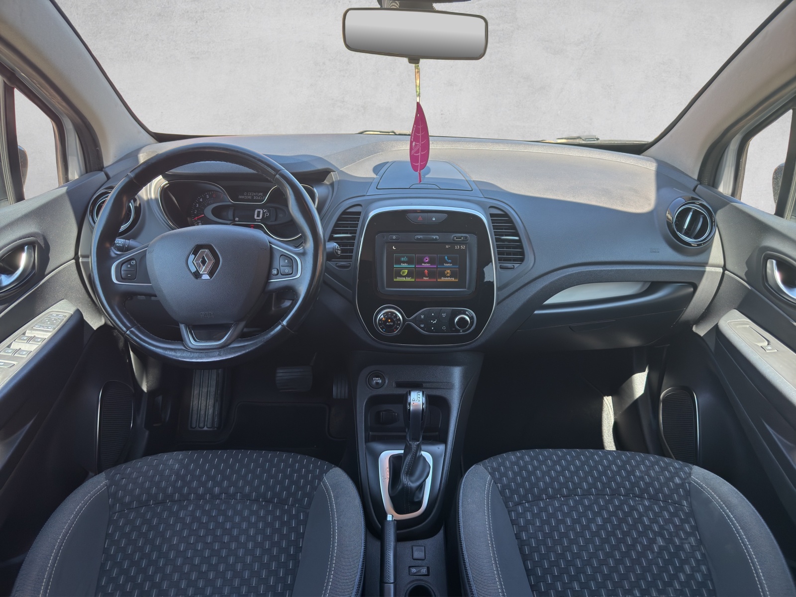 RENAULT Captur 1.3 T 16V Intens EDC-image-9
