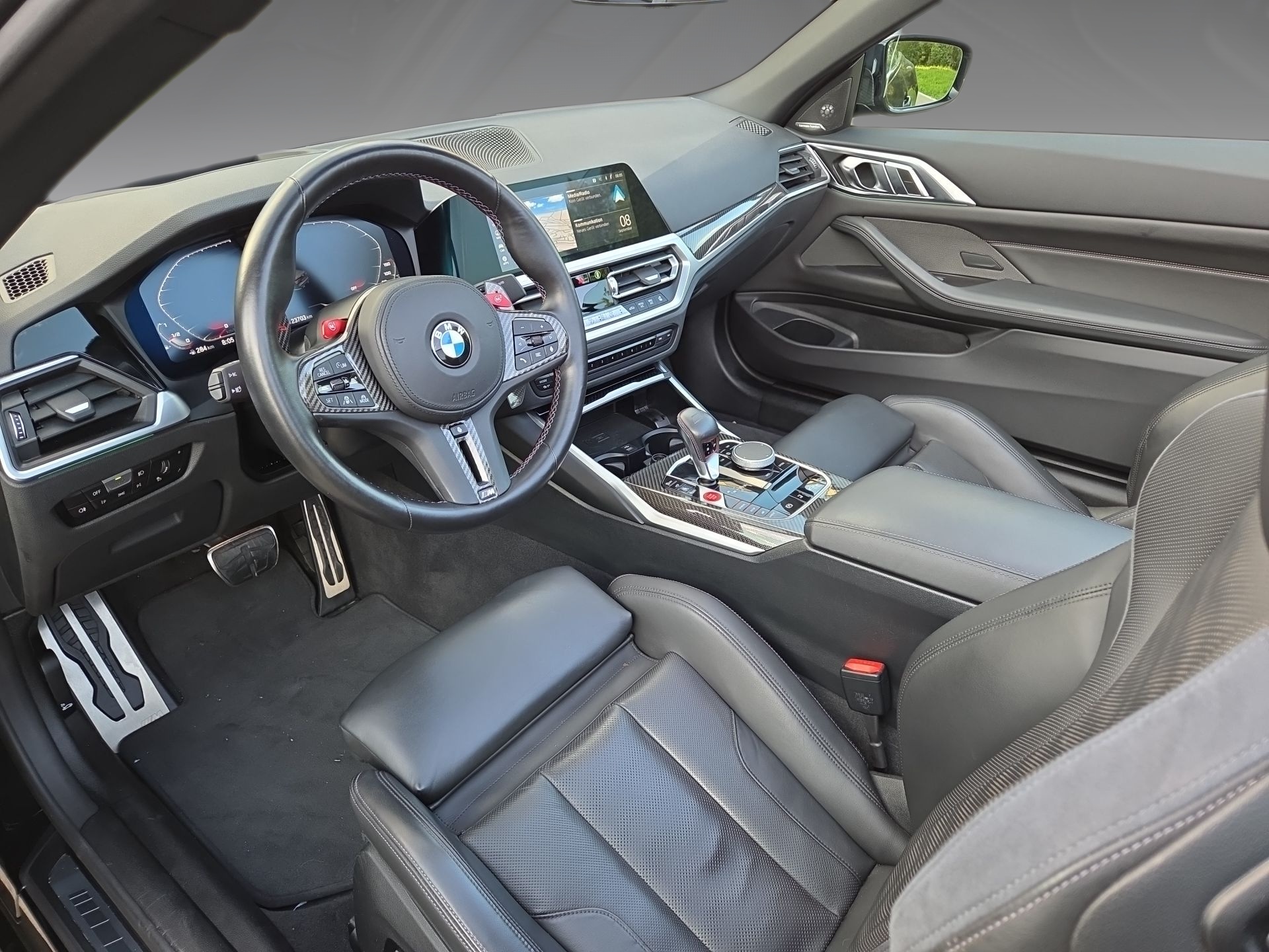 BMW M4 Cabrio Competition M xDrive-image-10