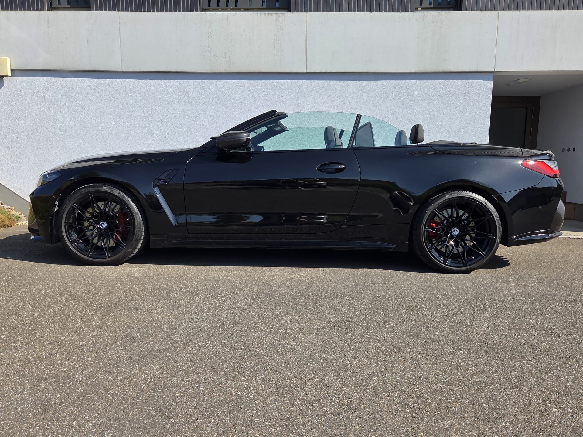 BMW M4 Cabrio Competition M xDrive-image-4