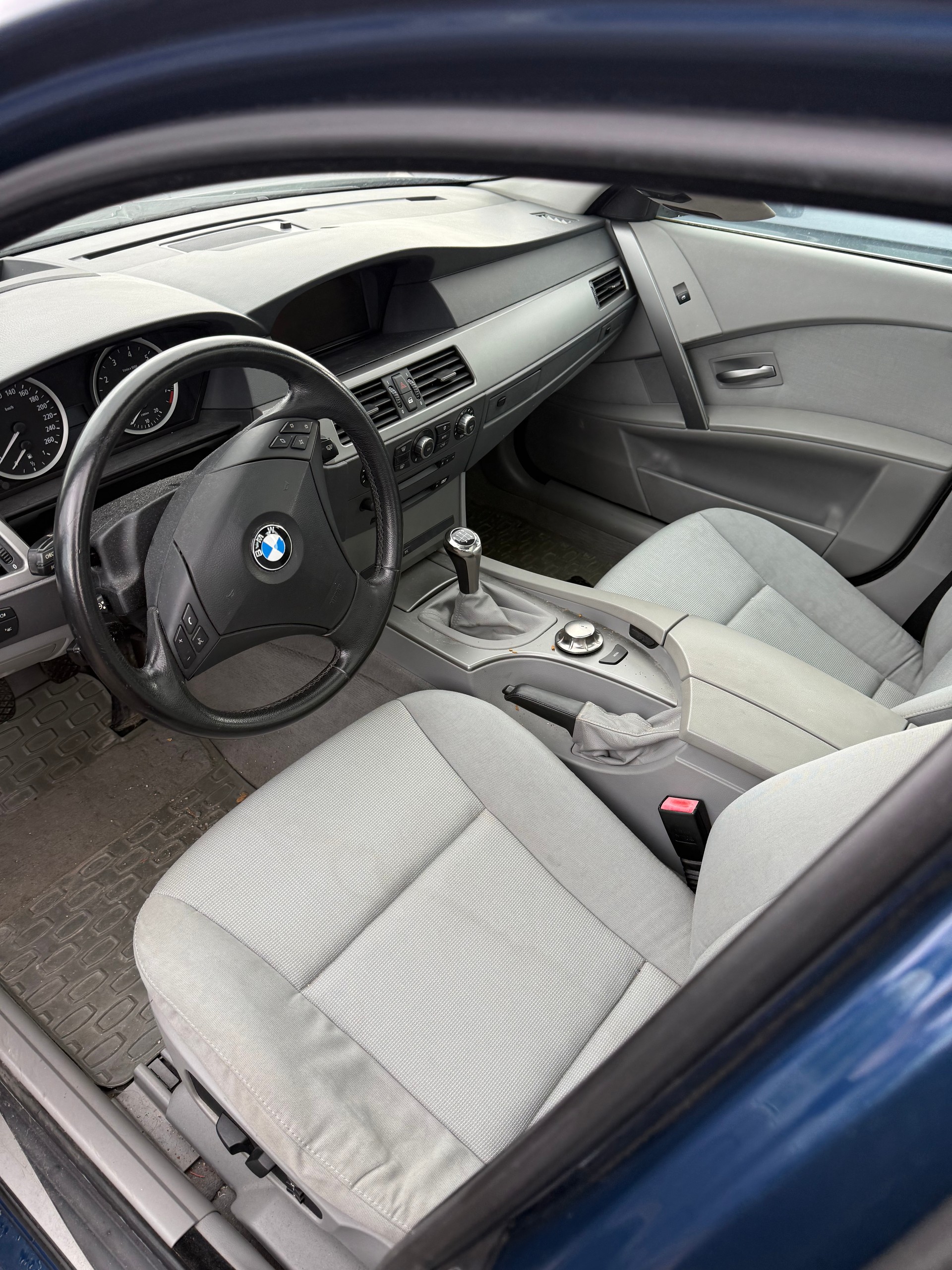 BMW 525xi Touring-image-4