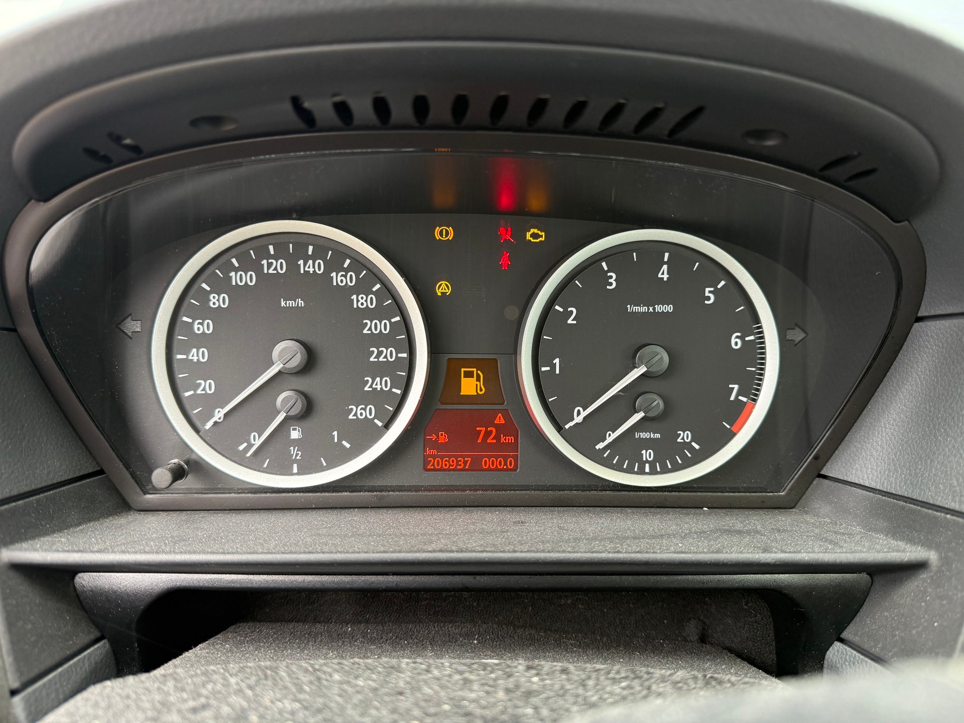 BMW 525xi Touring-image-6