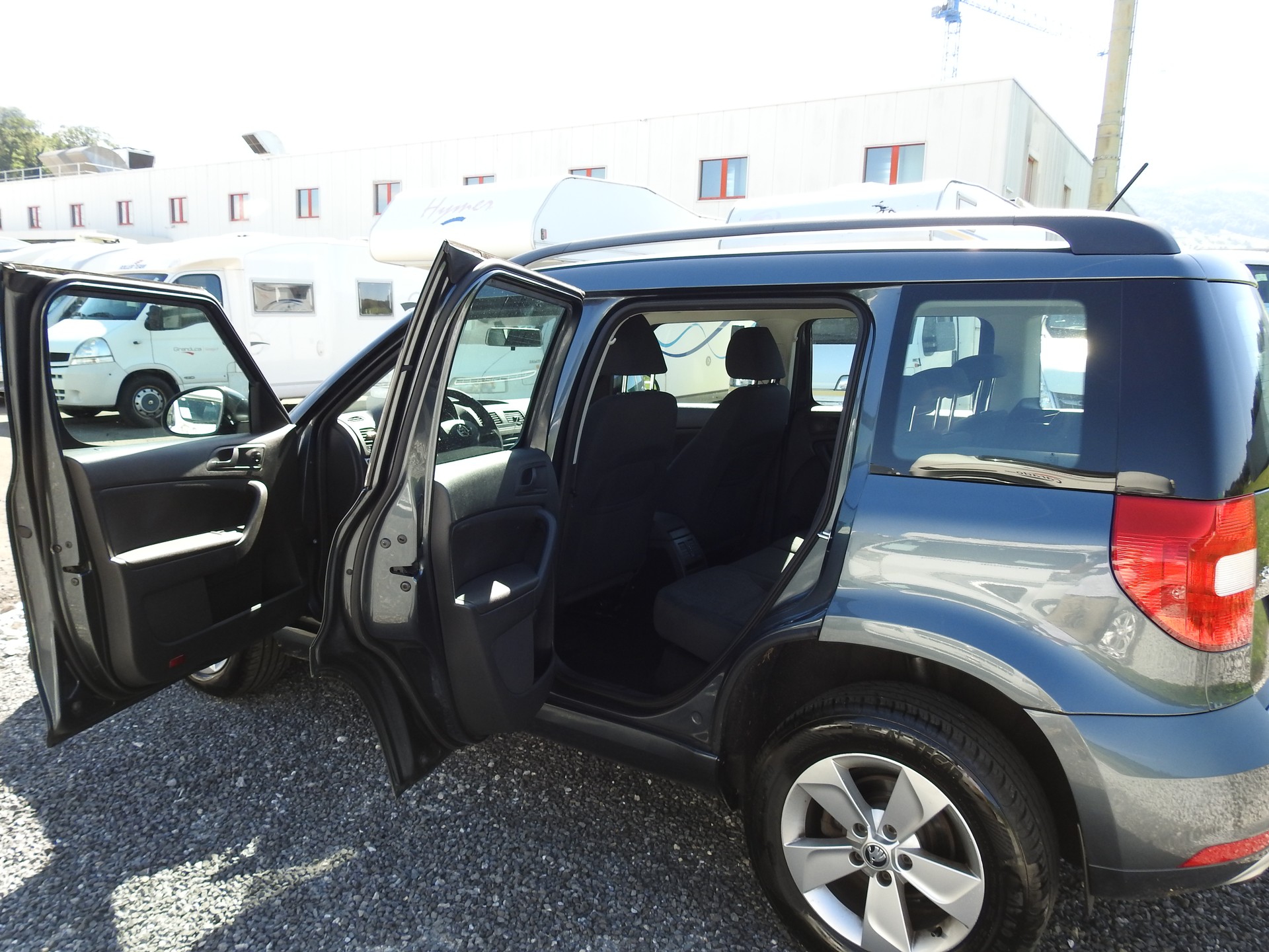SKODA Yeti 1.8 TSI Ambition 4x4 DSG-image-15