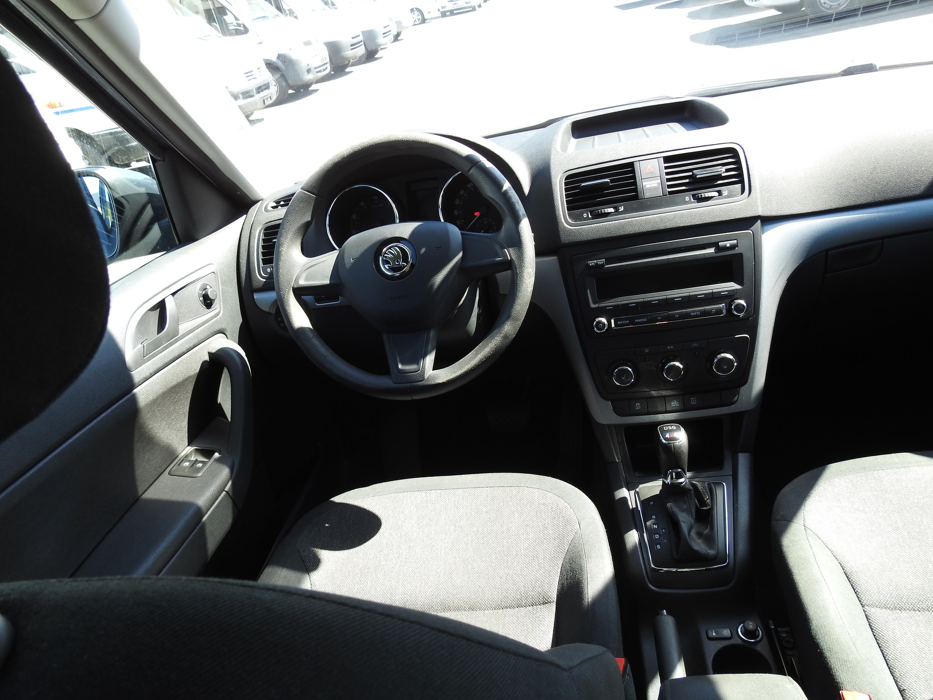 SKODA Yeti 1.8 TSI Ambition 4x4 DSG-image-21