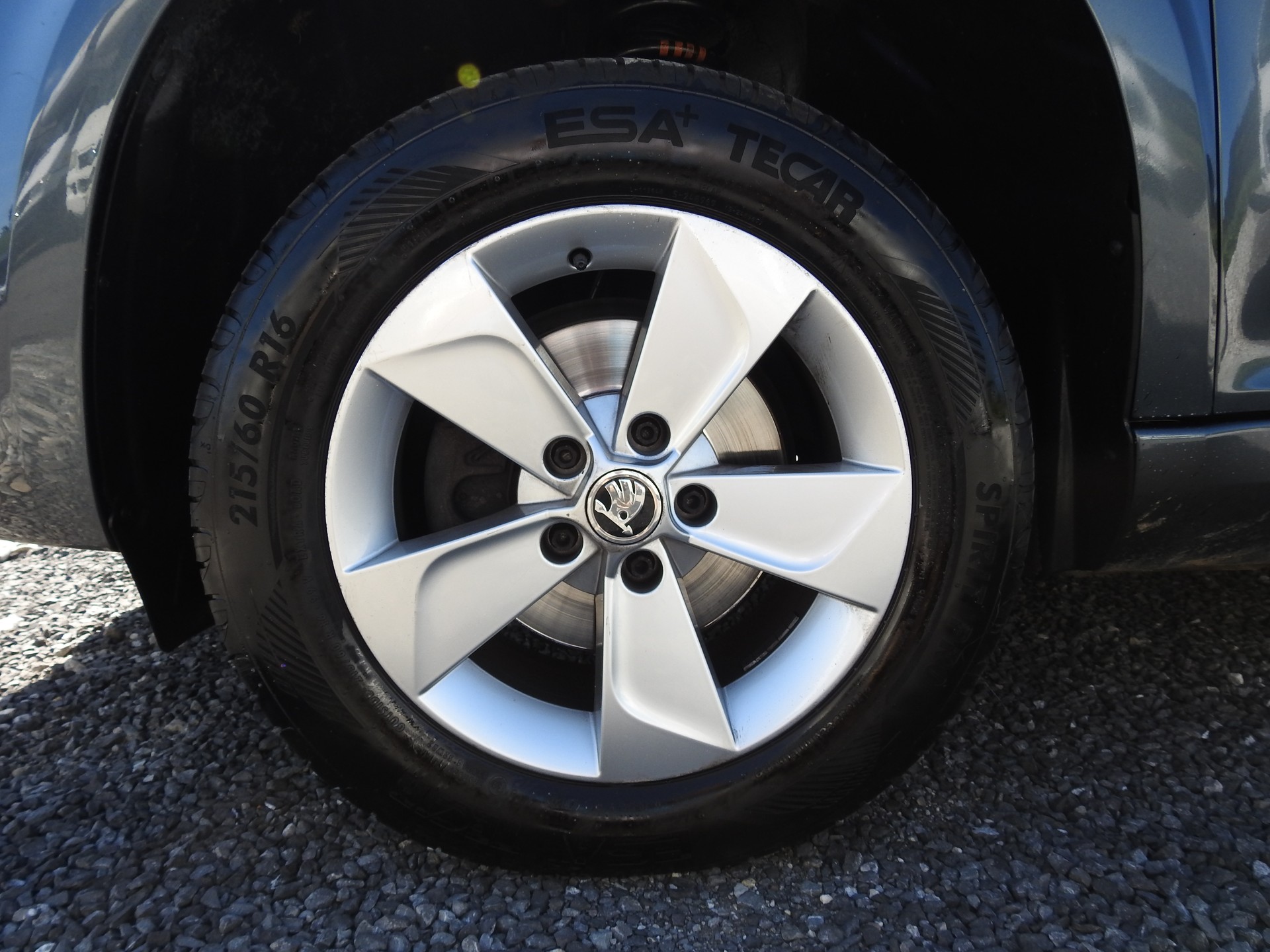 SKODA Yeti 1.8 TSI Ambition 4x4 DSG-image-9