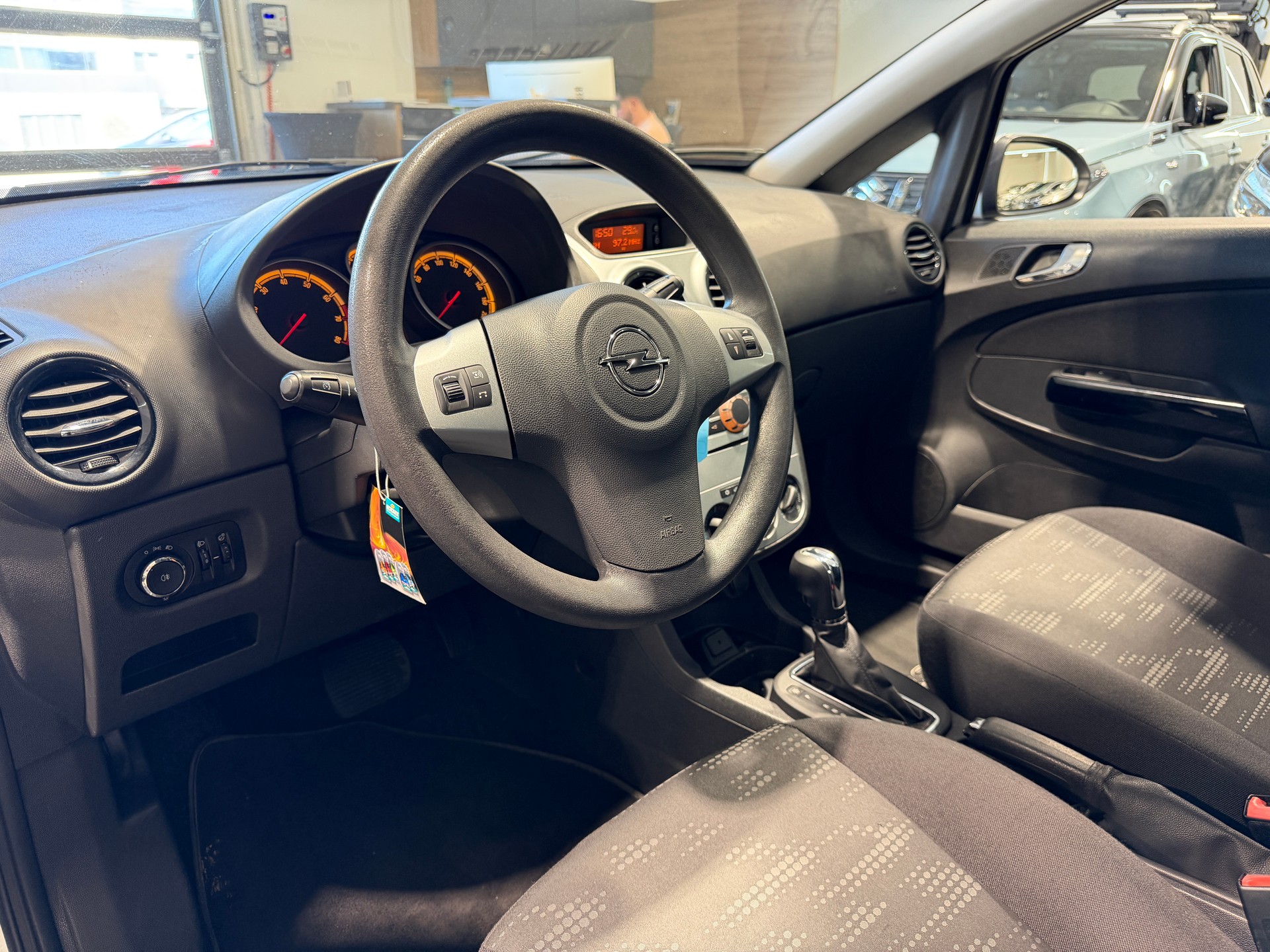 OPEL Corsa 1.4 TP Enjoy Automatic-image-10