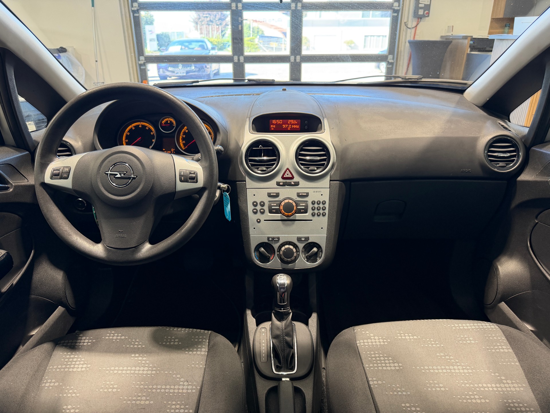 OPEL Corsa 1.4 TP Enjoy Automatic-image-11