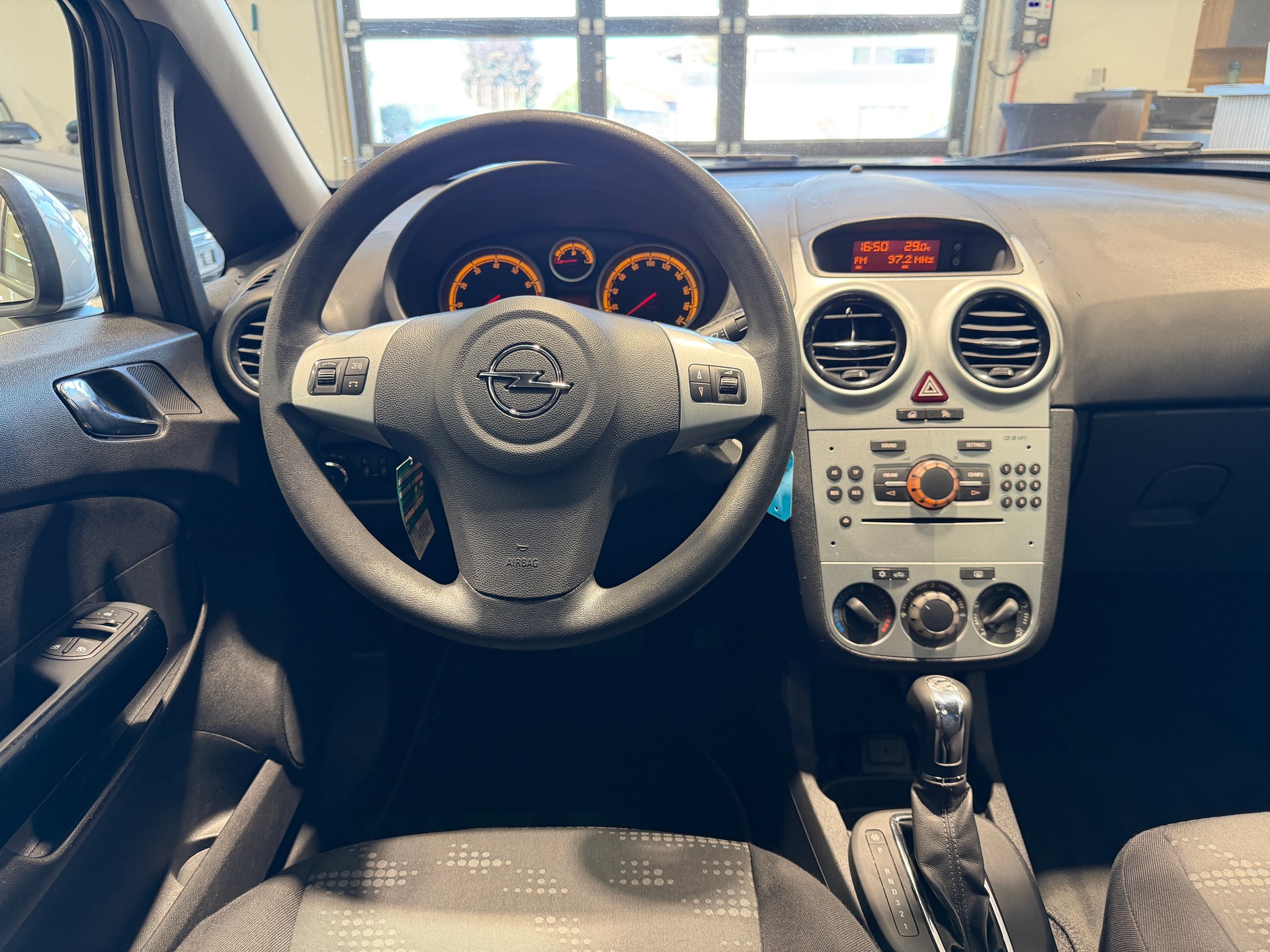 OPEL Corsa 1.4 TP Enjoy Automatic-image-12