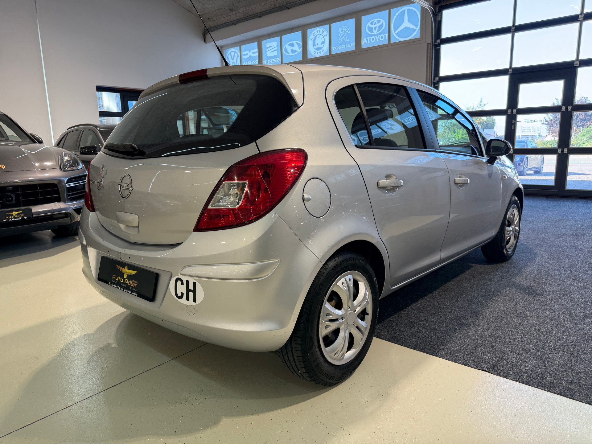 OPEL Corsa 1.4 TP Enjoy Automatic-image-4