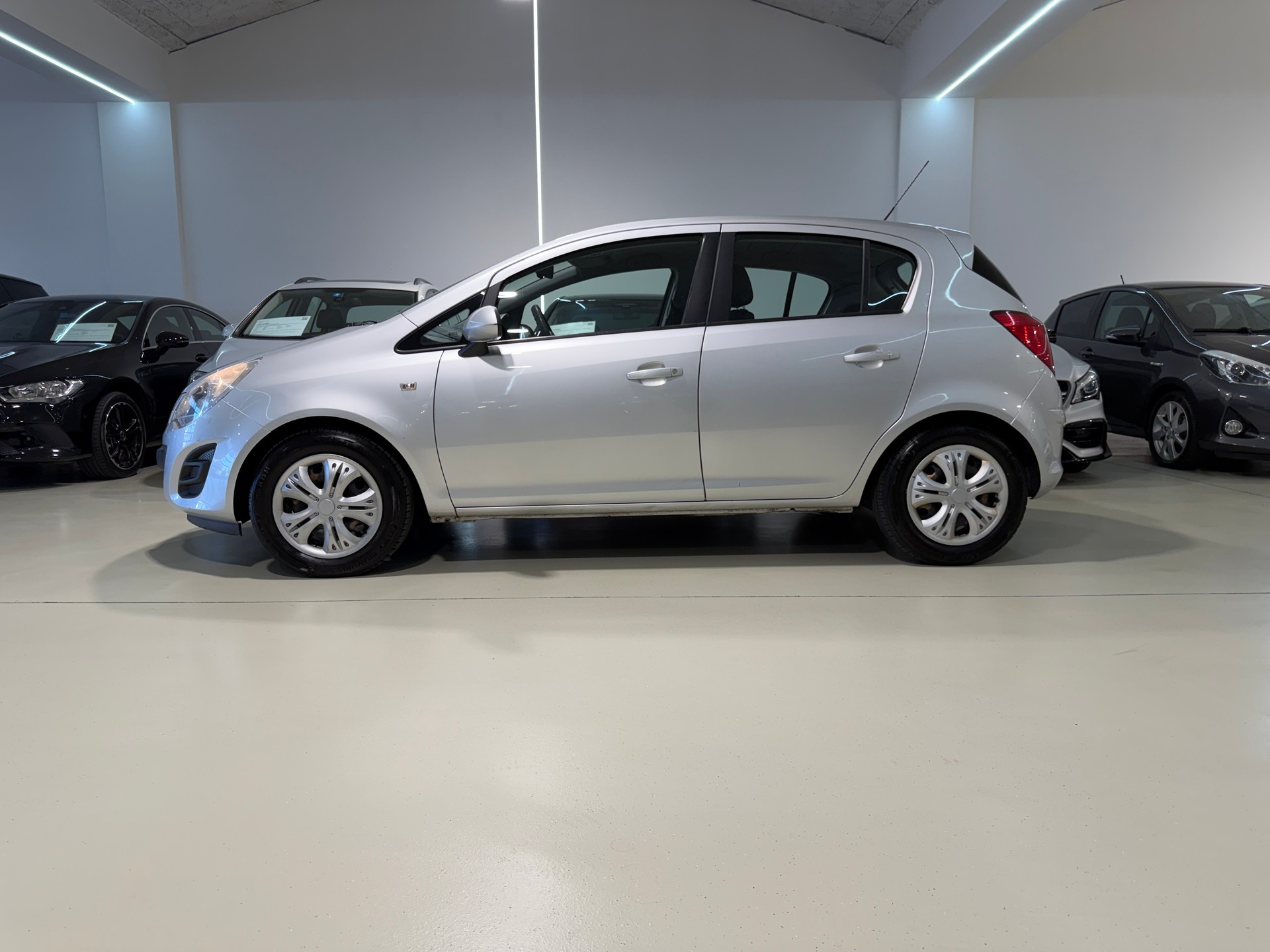 OPEL Corsa 1.4 TP Enjoy Automatic-image-6