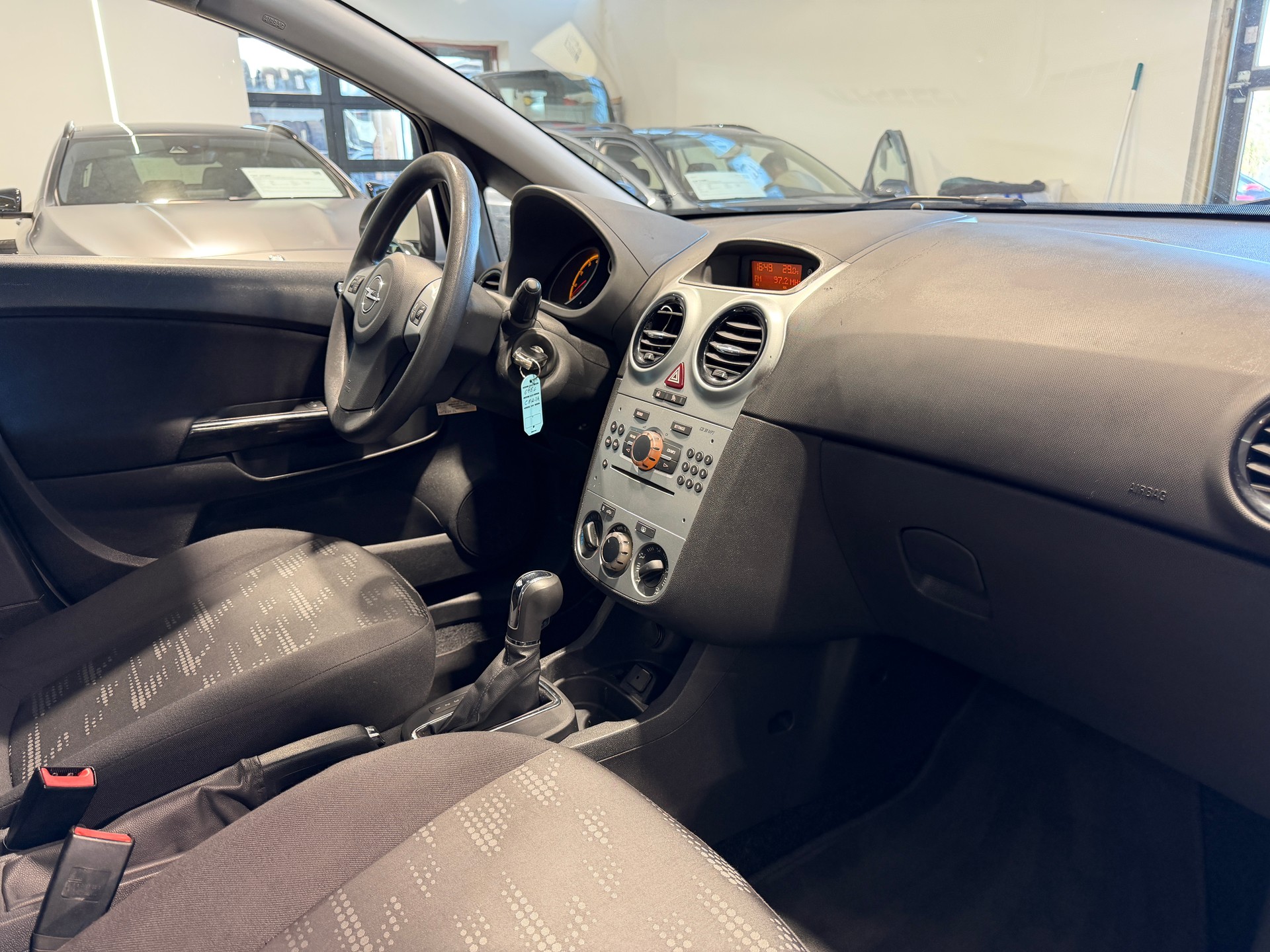OPEL Corsa 1.4 TP Enjoy Automatic-image-9