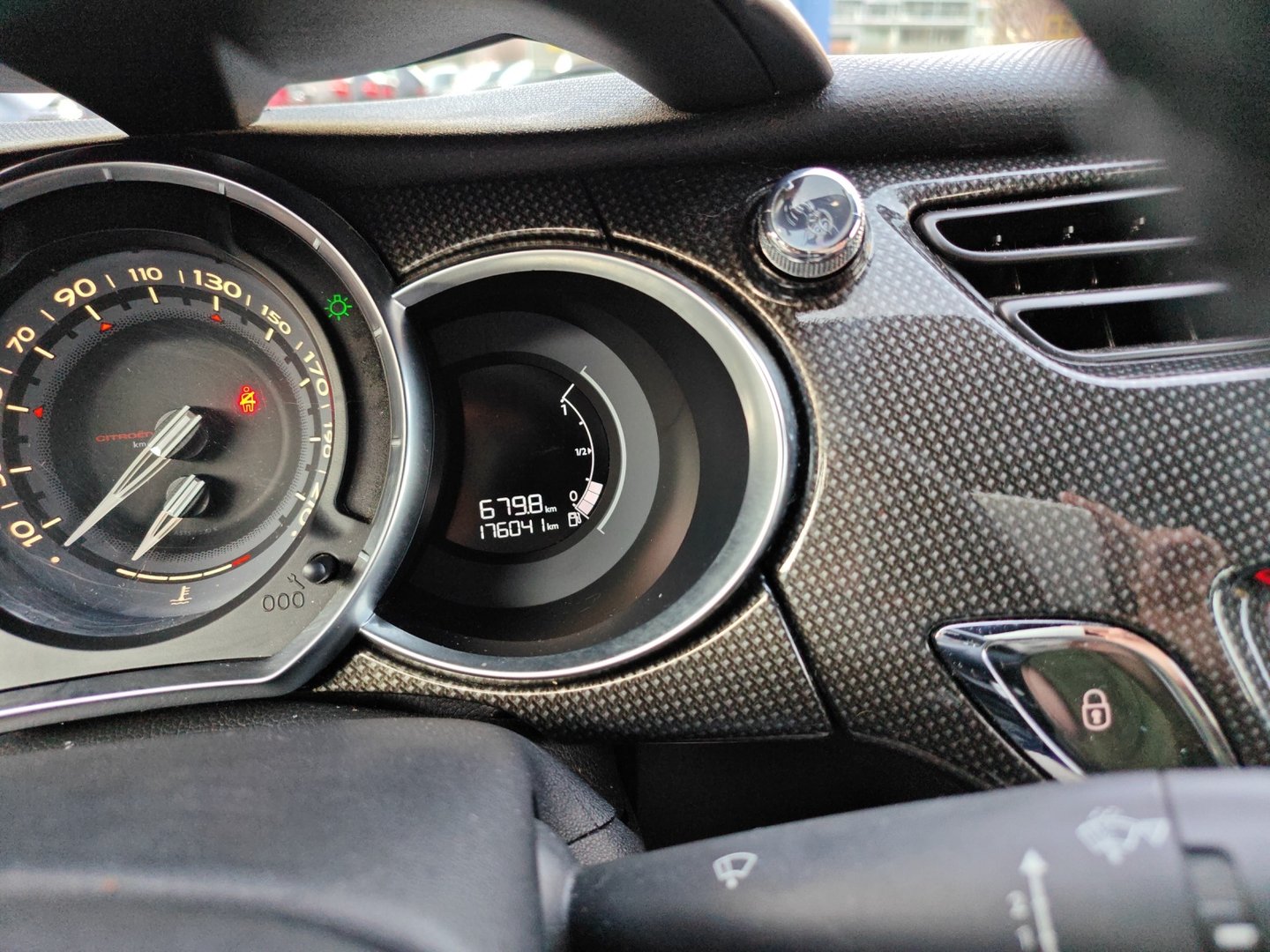 DS AUTOMOBILES DS3 1.2 VTi SO Chic – Non expertisée, commodo à changer, vendue dans l'état-image-16