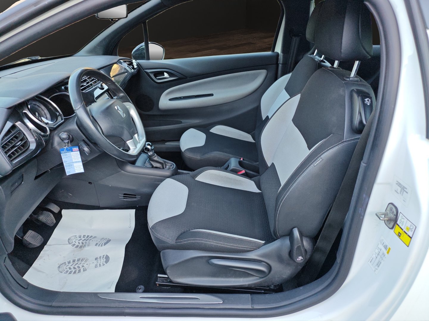 DS AUTOMOBILES DS3 1.2 VTi SO Chic – Non expertisée, commodo à changer, vendue dans l'état-image-9