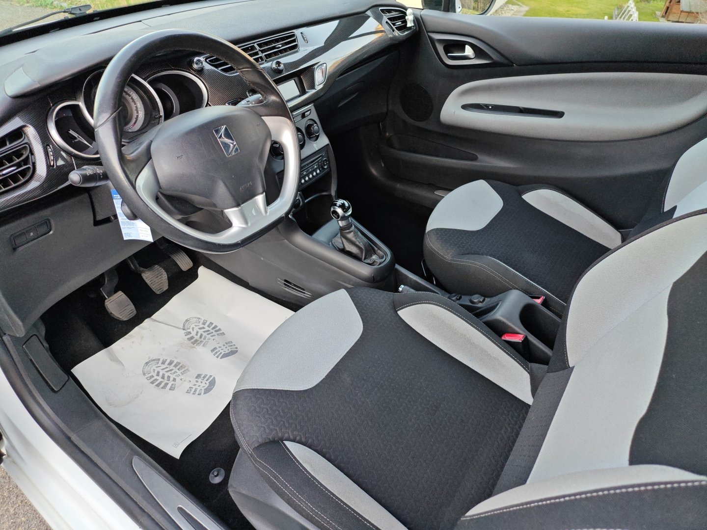 DS AUTOMOBILES DS3 1.2 VTi SO Chic – Non expertisée, commodo à changer, vendue dans l'état-image-12