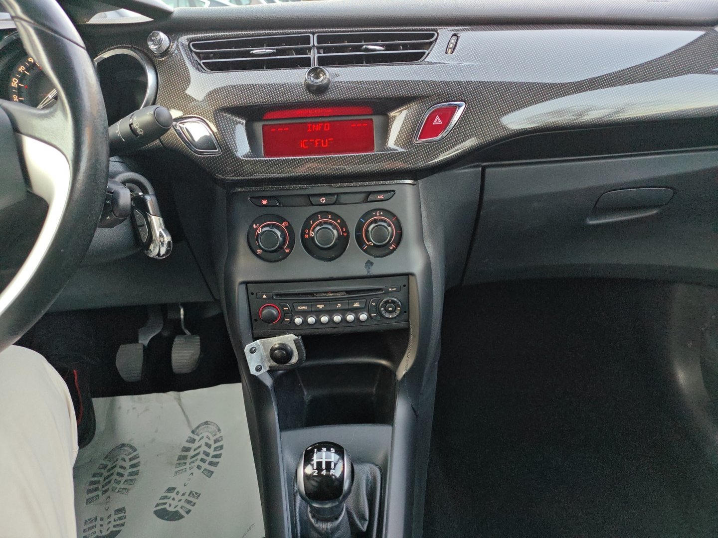 DS AUTOMOBILES DS3 1.2 VTi SO Chic – Non expertisée, commodo à changer, vendue dans l'état-image-15