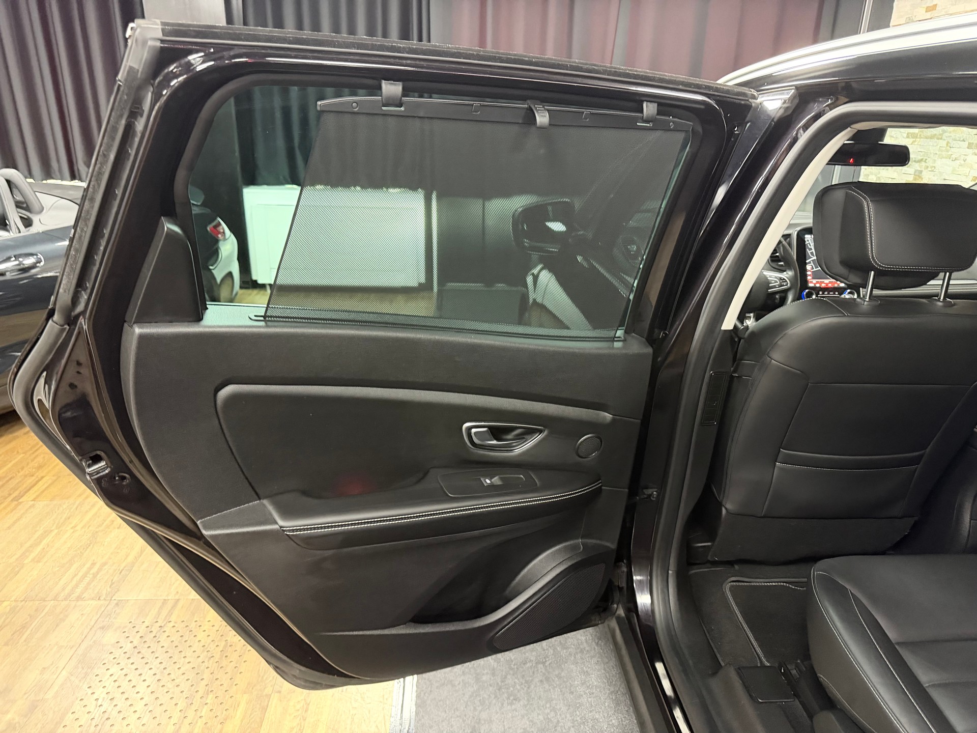 RENAULT Grand Scénic 1.6 dCi Initiale Paris EDC-image-23