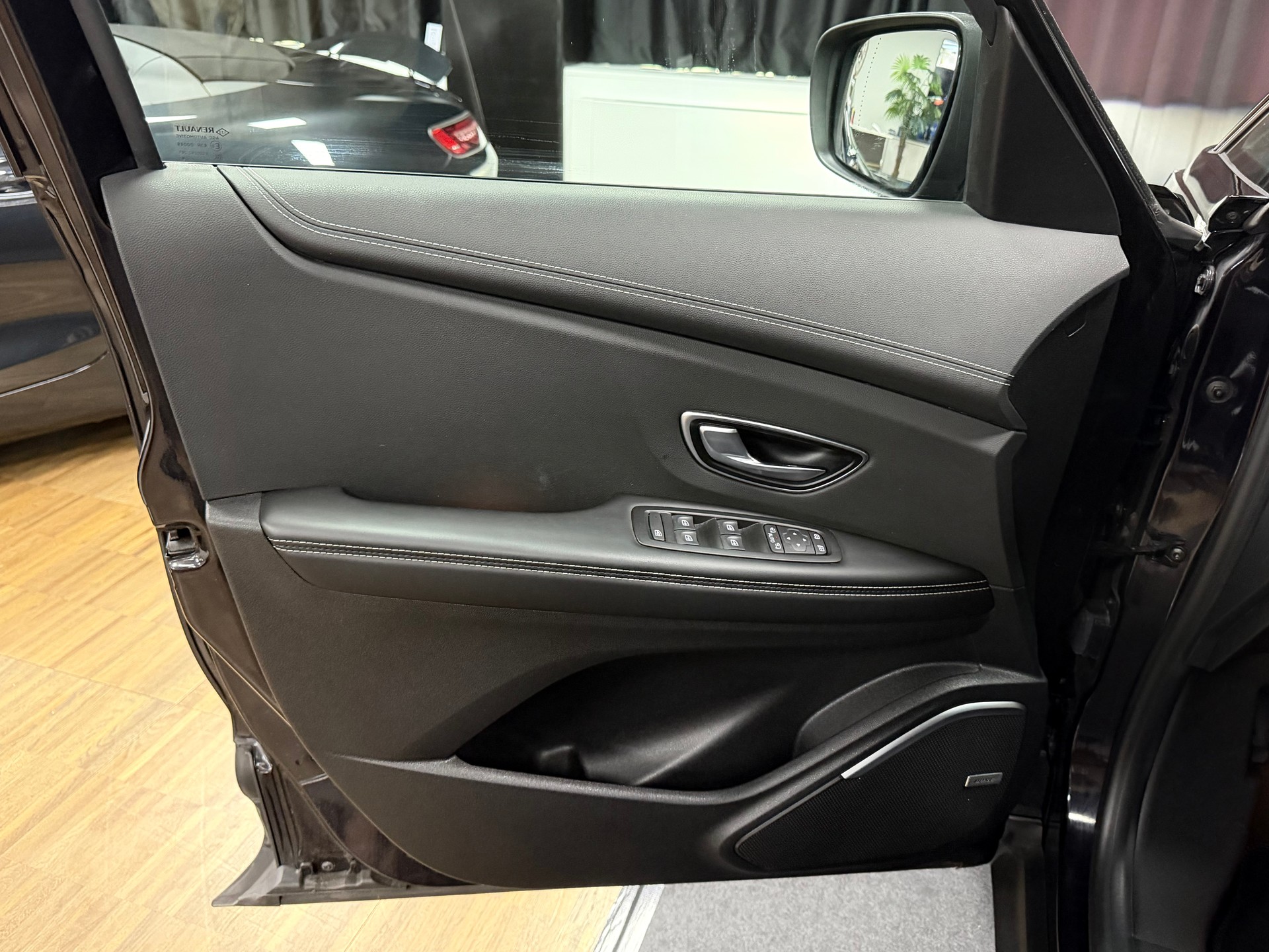 RENAULT Grand Scénic 1.6 dCi Initiale Paris EDC-image-9