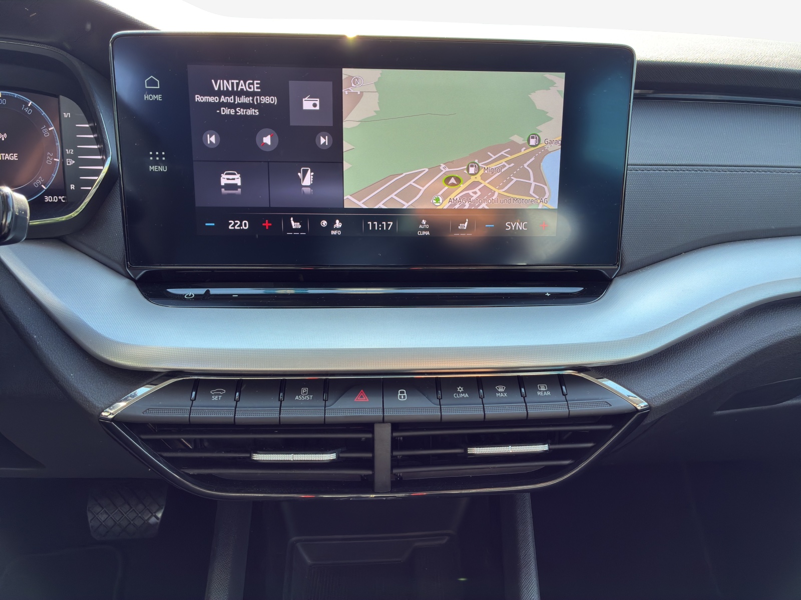 SKODA Octavia Combi 2.0 TDI DSG Ambition-image-10