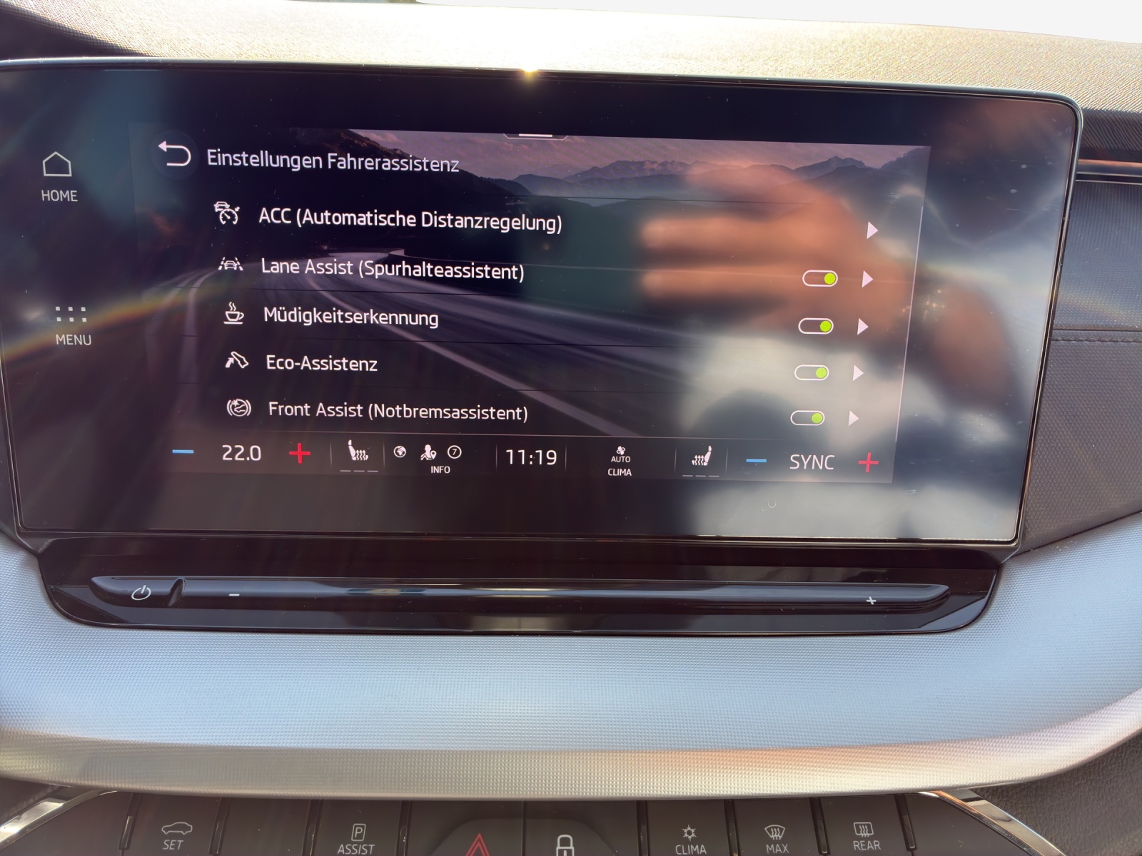 SKODA Octavia Combi 2.0 TDI DSG Ambition-image-13