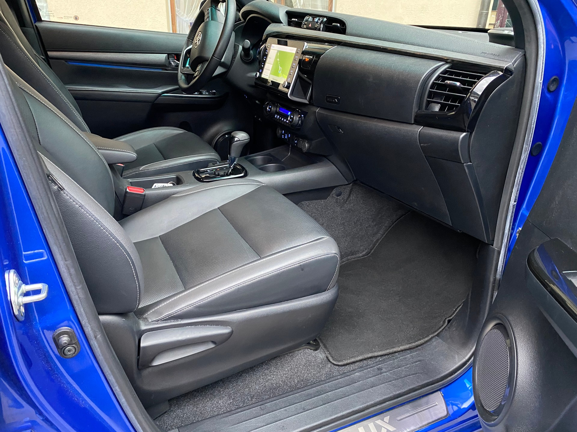 TOYOTA Hilux 2.8D-4D Invincible Double Cab 4x4 A-image-7