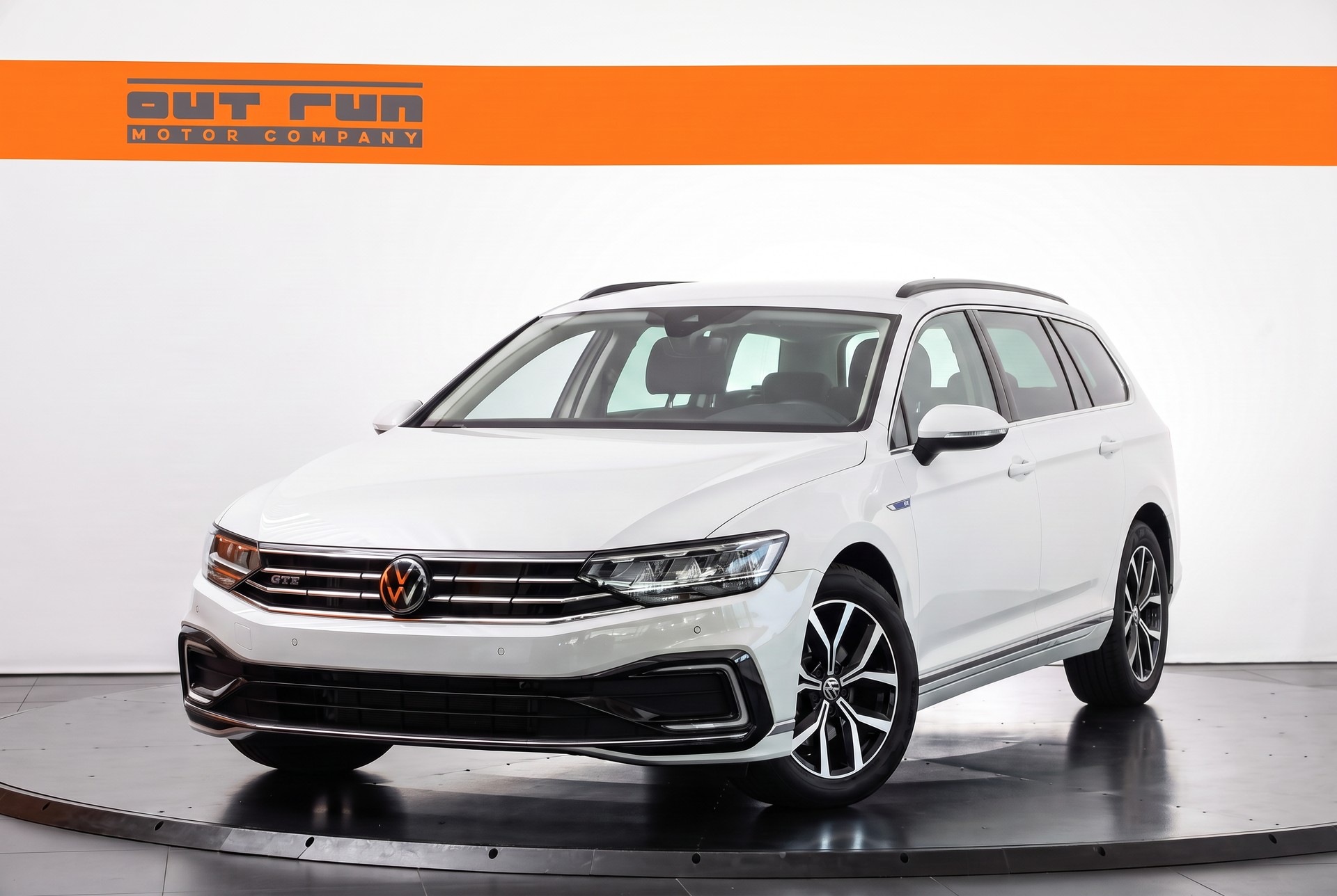 VW Passat Variant 1.4 TSI GTE Hybrid DSG * Attelage * Discover Pro-image-0