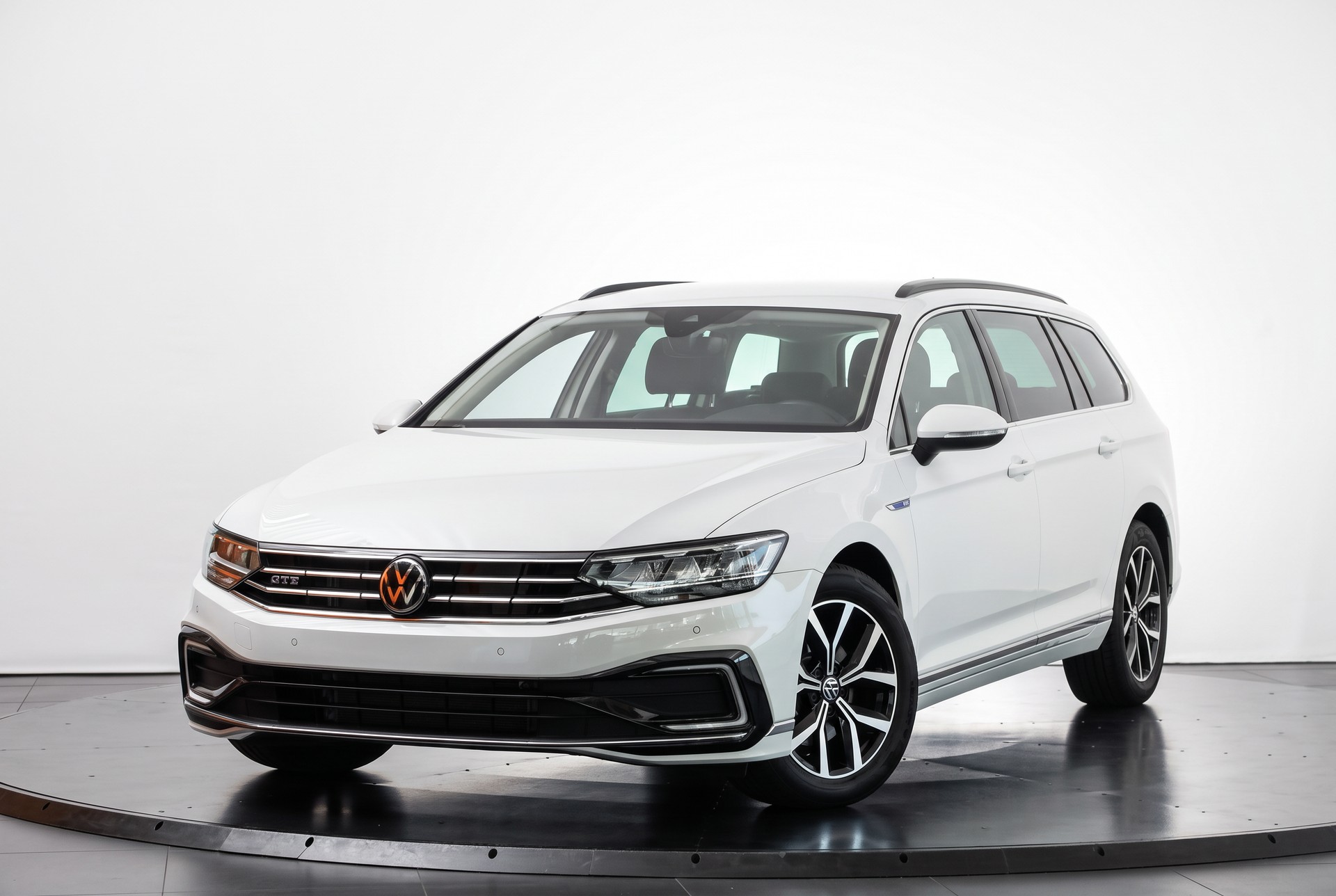 VW Passat Variant 1.4 TSI GTE Hybrid DSG * Attelage * Discover Pro-image-3