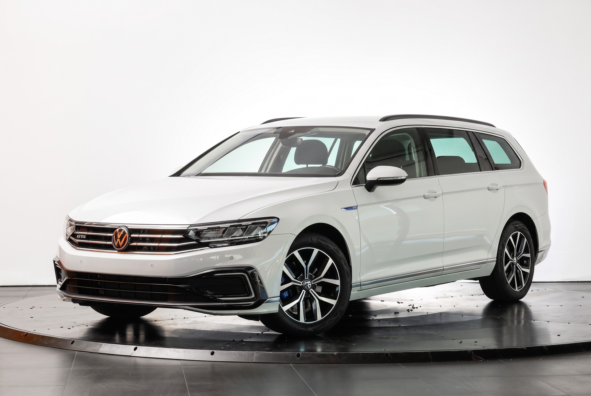 VW Passat Variant 1.4 TSI GTE Hybrid DSG * Attelage * Discover Pro-image-4