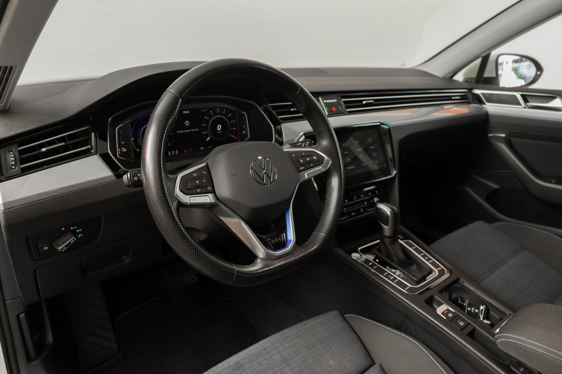 VW Passat Variant 1.4 TSI GTE Hybrid DSG * Attelage * Discover Pro-image-9