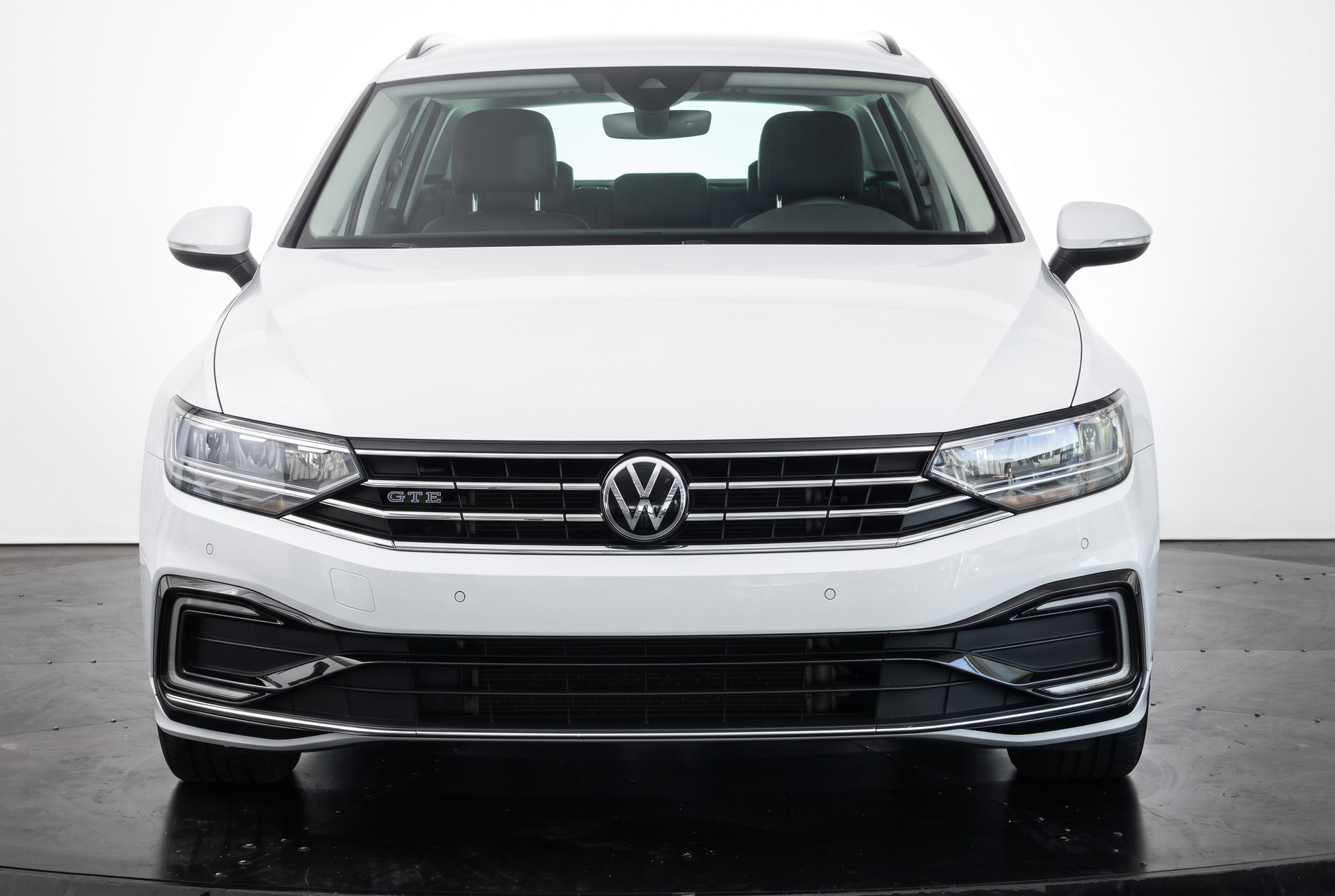 VW Passat Variant 1.4 TSI GTE Hybrid DSG * Attelage * Discover Pro-image-1