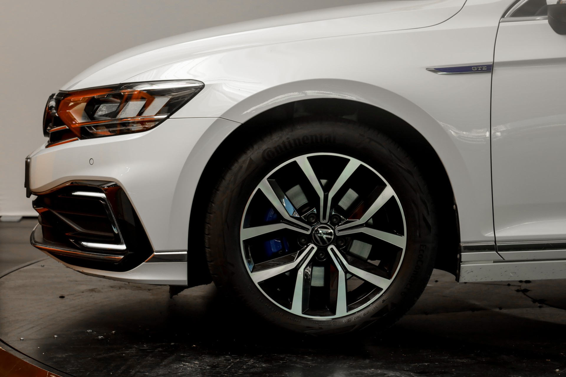 VW Passat Variant 1.4 TSI GTE Hybrid DSG * Attelage * Discover Pro-image-8