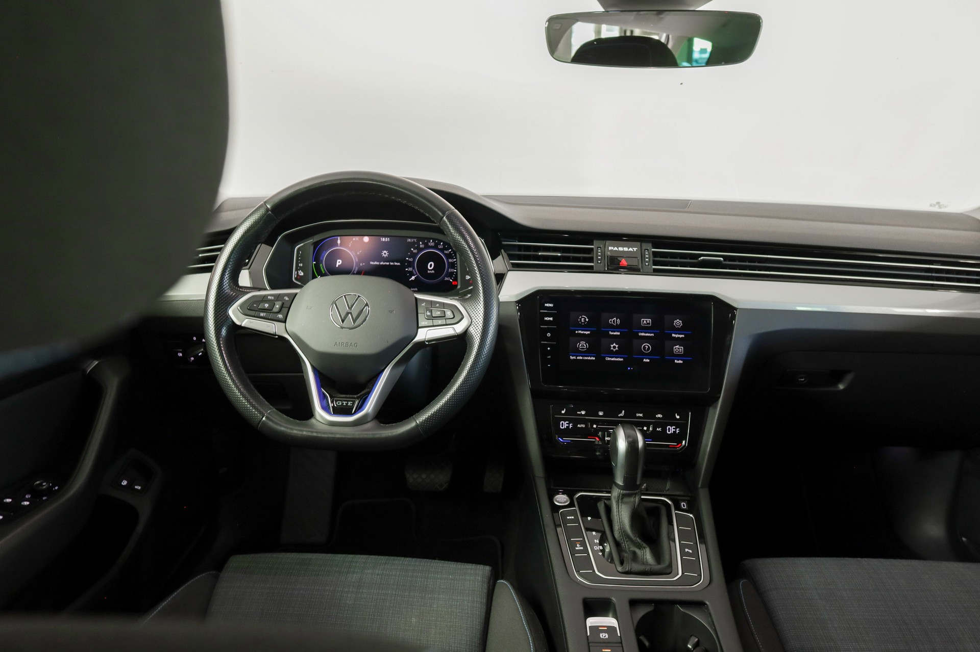 VW Passat Variant 1.4 TSI GTE Hybrid DSG * Attelage * Discover Pro-image-10
