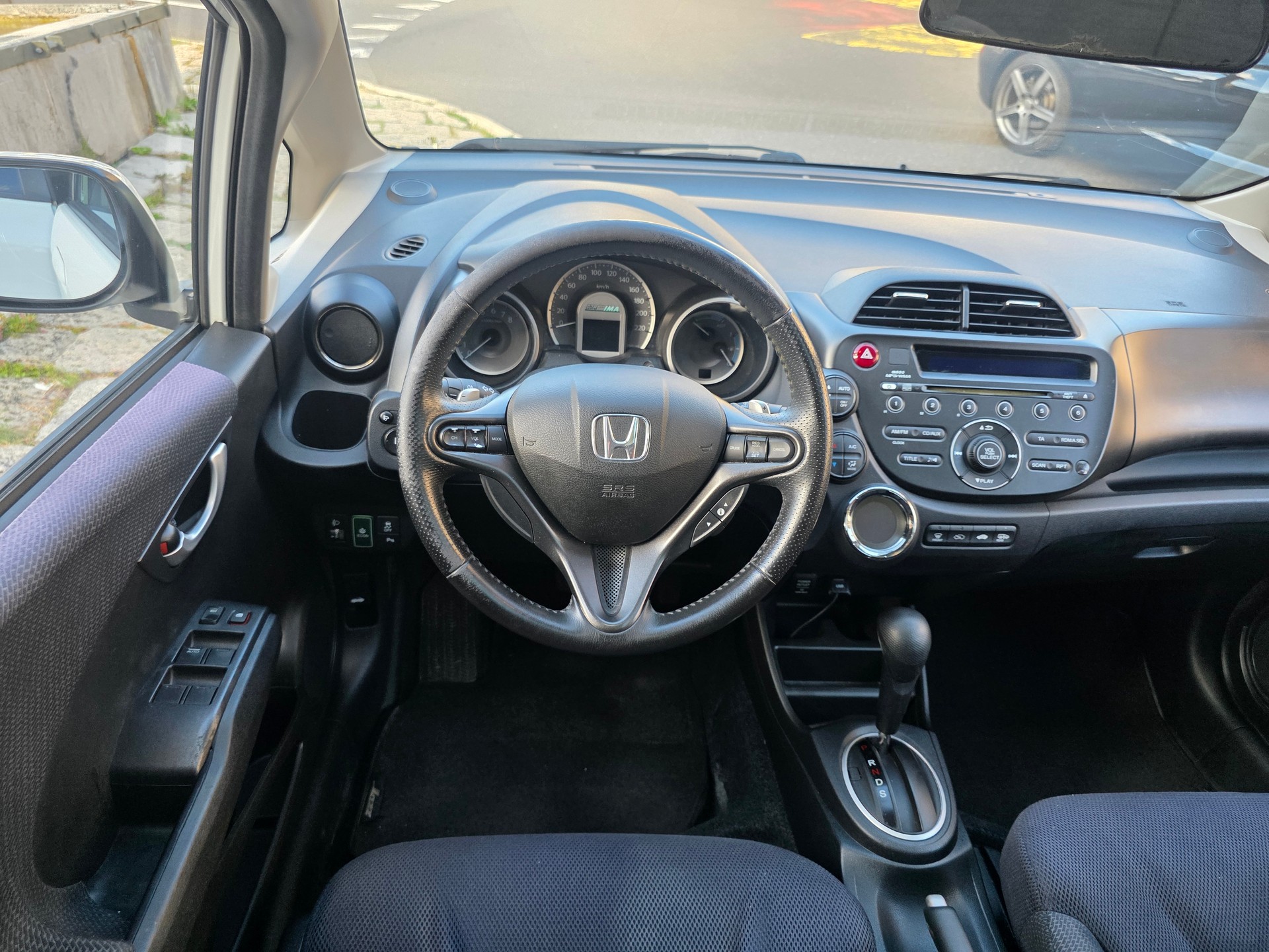 HONDA Jazz 1.3i Hybrid Comfort CVT-image-6