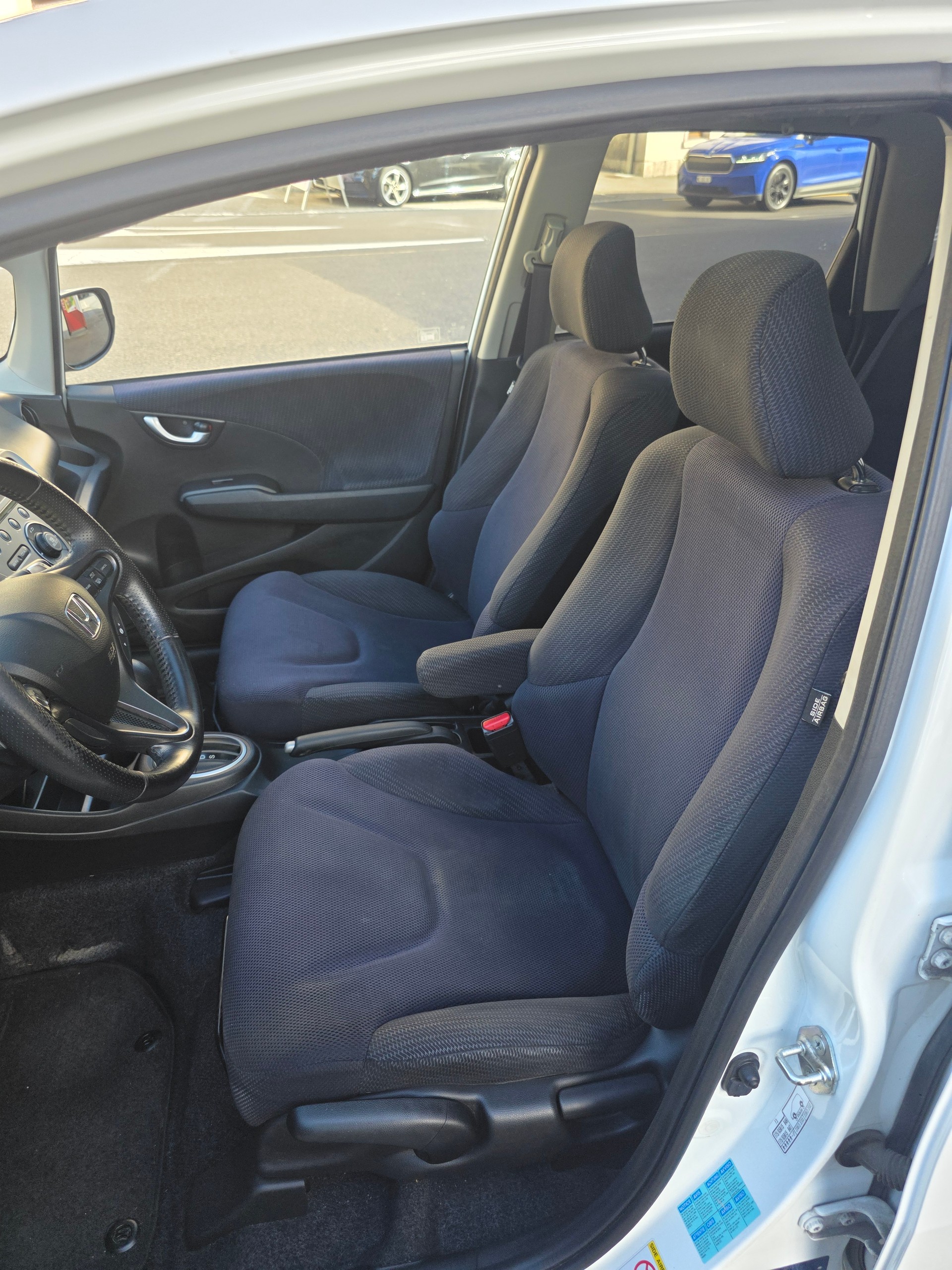 HONDA Jazz 1.3i Hybrid Comfort CVT-image-8