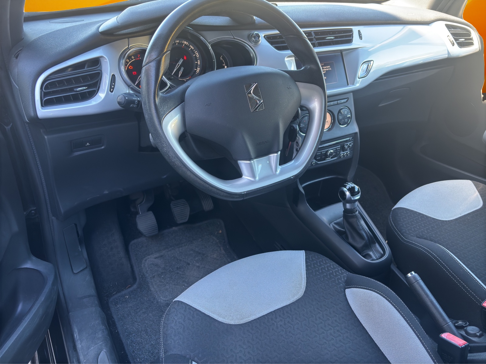DS AUTOMOBILES DS3 1.2 VTi Chic-image-8