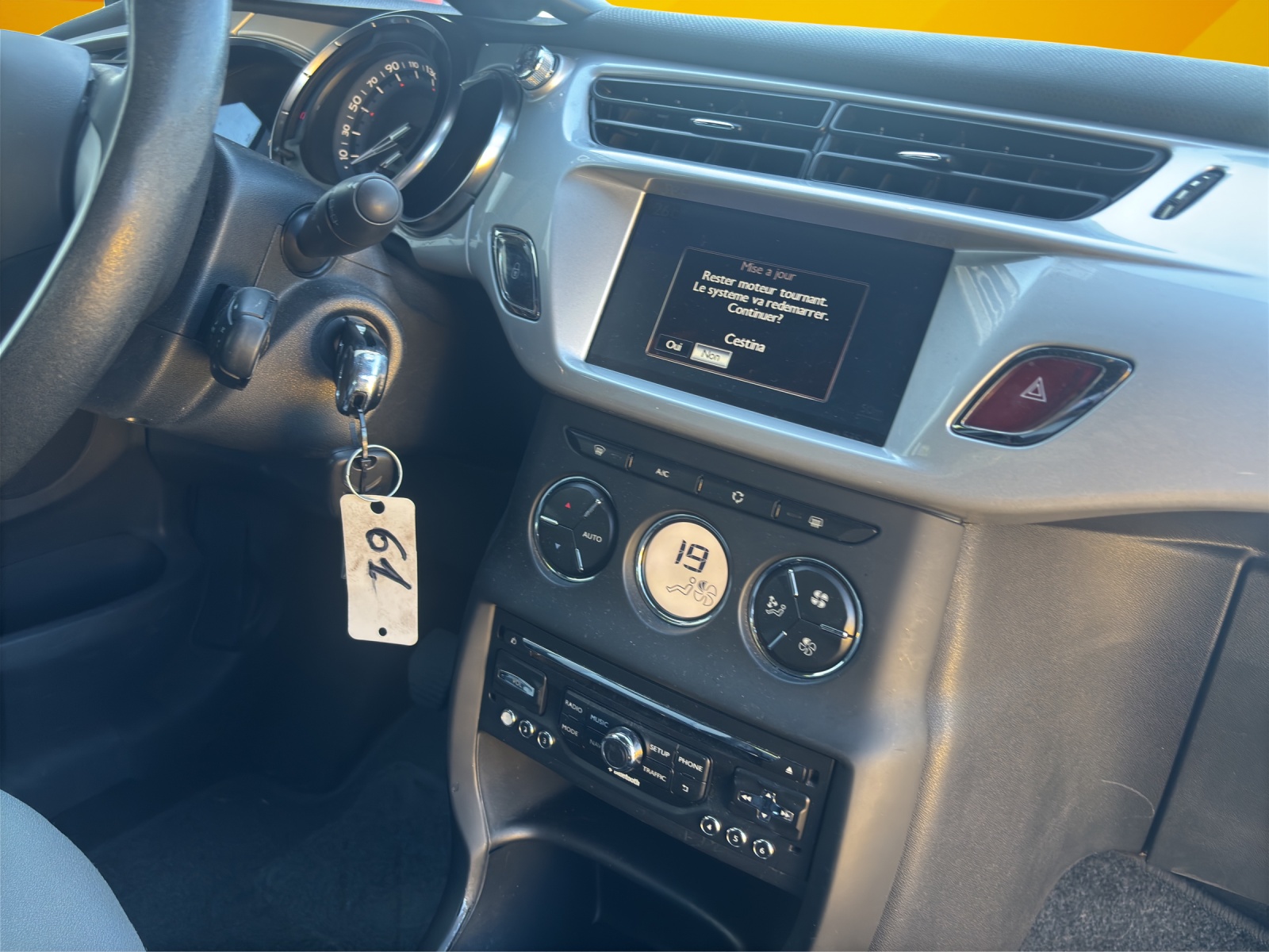 DS AUTOMOBILES DS3 1.2 VTi Chic-image-11