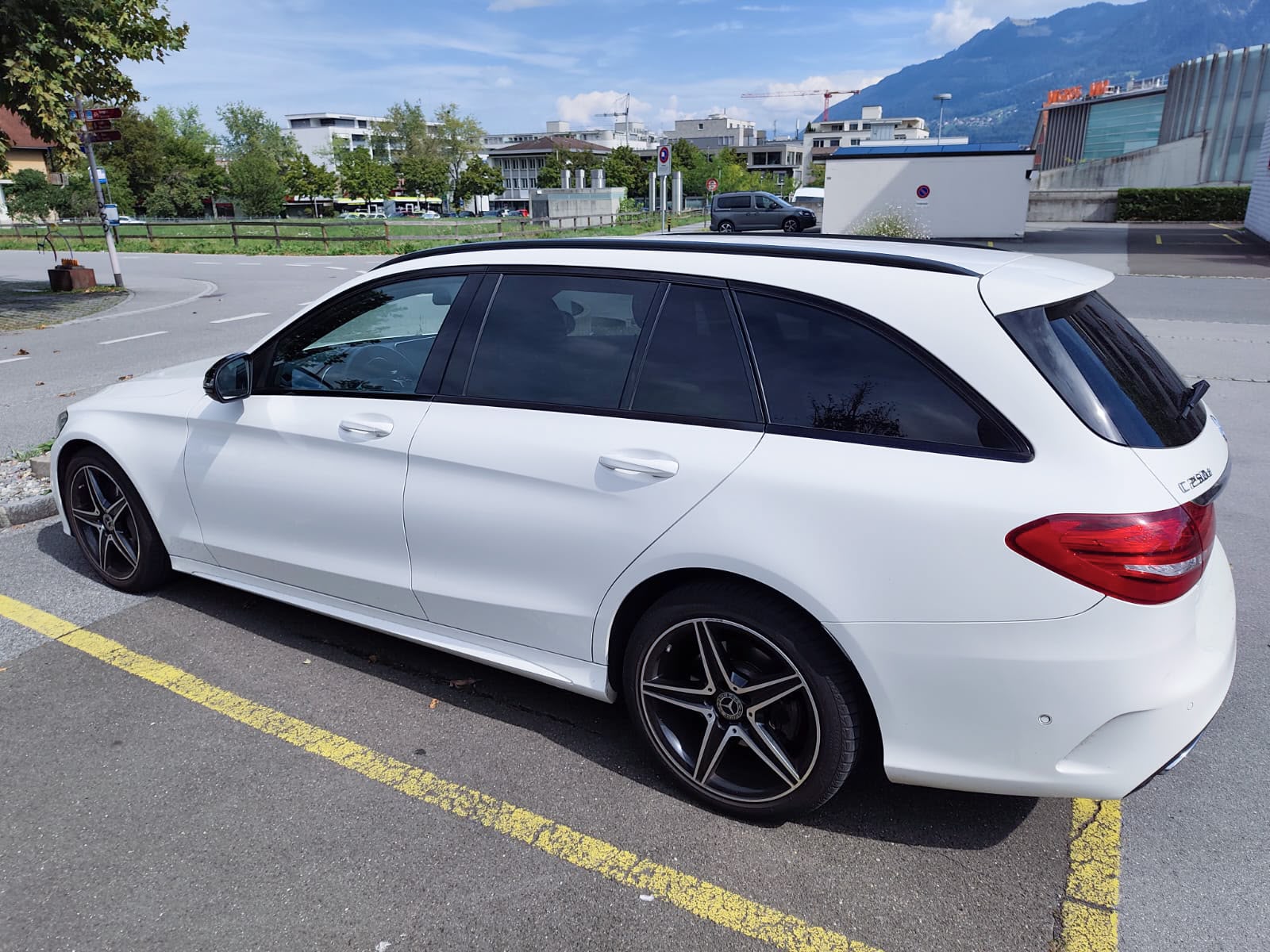 MERCEDES-BENZ C 250 d Swiss Star AMG Line 4m-image-1