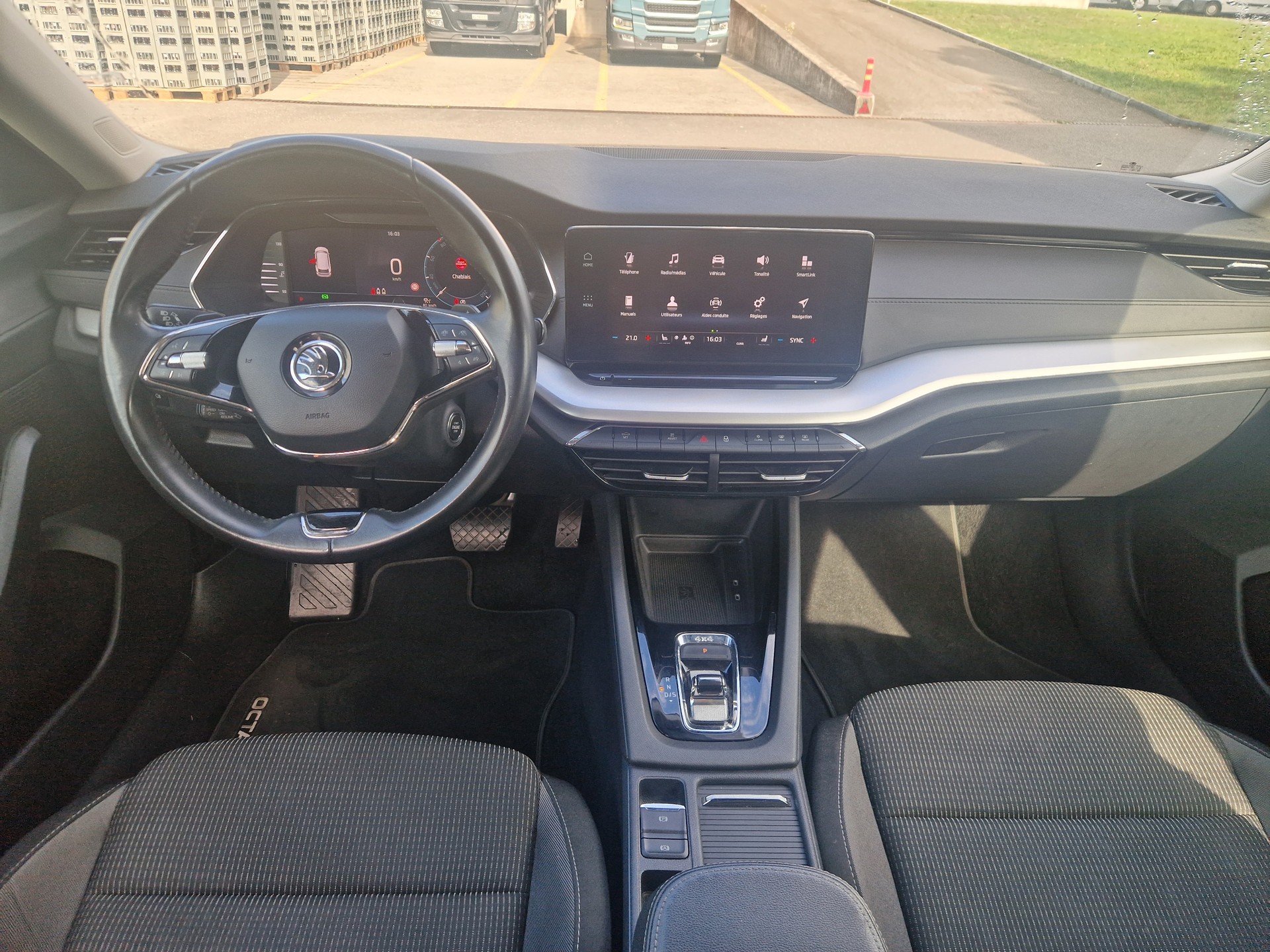 SKODA Octavia Combi 2.0 TSI Ambition DSG 4x4-image-8