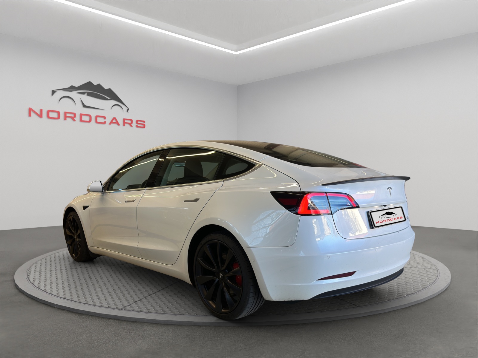TESLA Model 3 Performance Dual Motor AWD-image-2