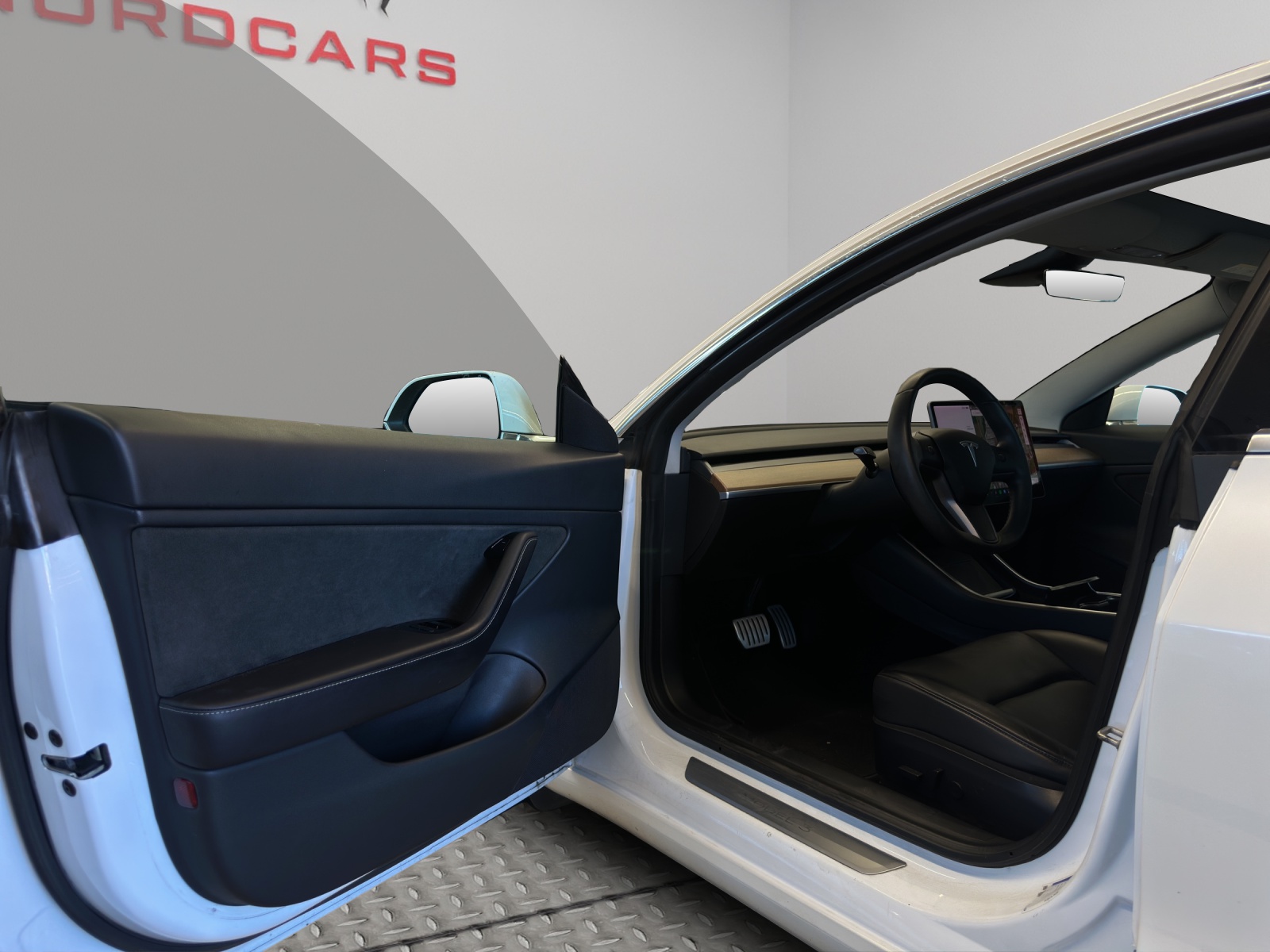 TESLA Model 3 Performance Dual Motor AWD-image-8